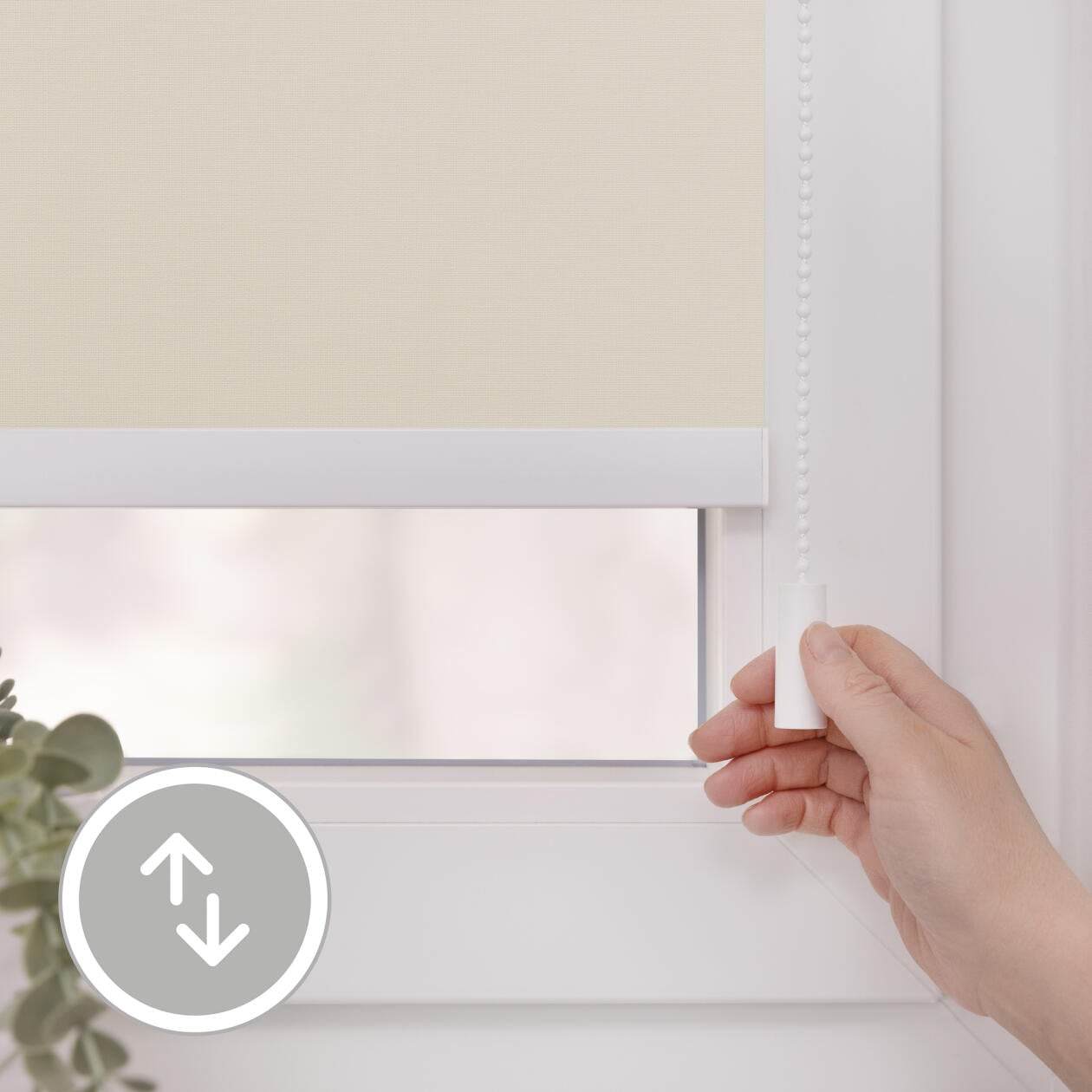 LICHTBLICK ORIGINAL Rollo »Klemmfix, ohne Bohren«, verdunkelnd, Blendschutz-Sichtschutz-Verdunkelung, mit Bohren/ohne Bohren, freihängend, Steuerbar mit Bluetooth-App, integrierter Elektromotor und Akku