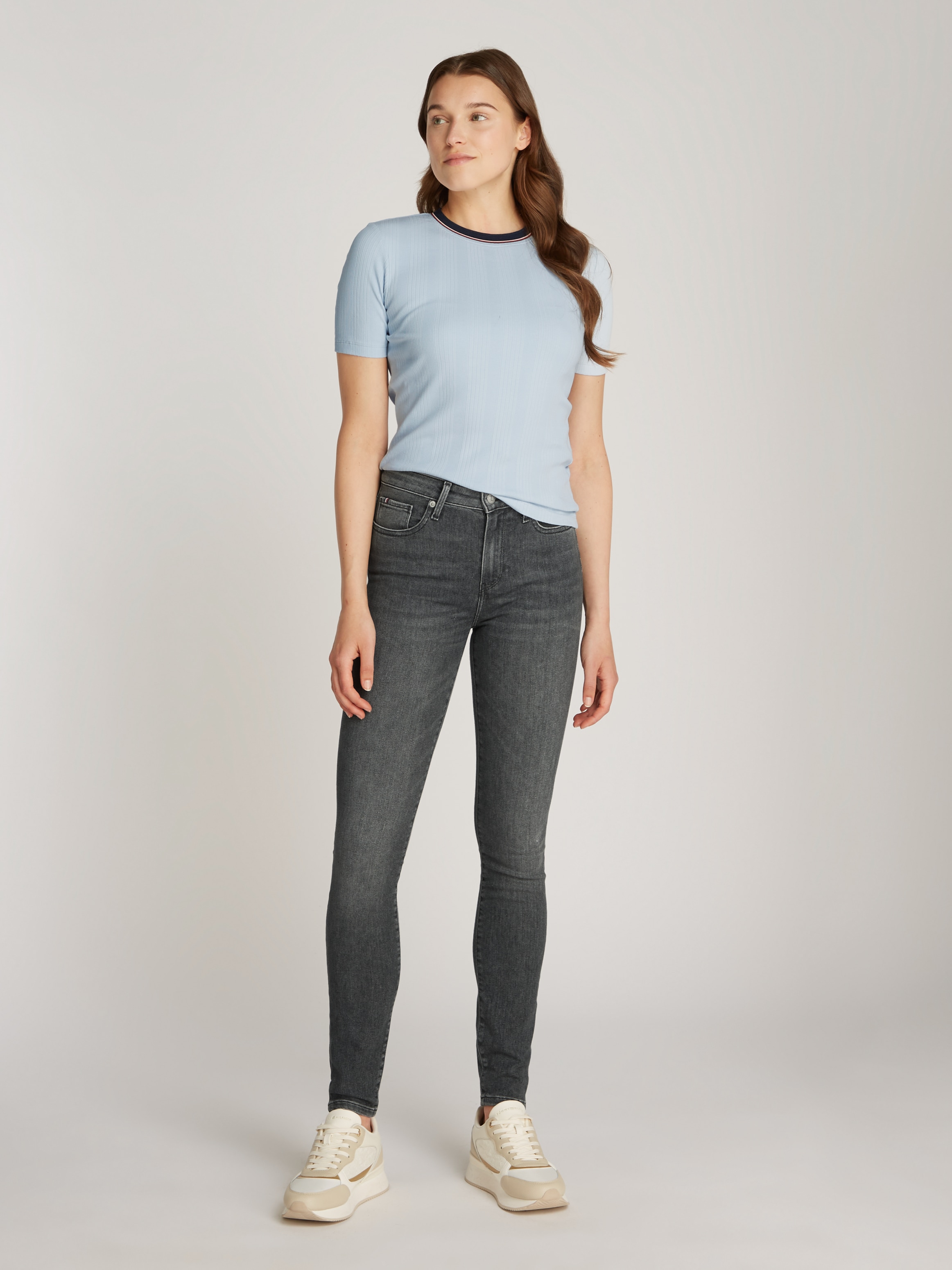 Tommy Hilfiger Skinny-fit-Jeans »COMO Skinny Regular Waist«, mit Logo-Badge, in Knöchellänge