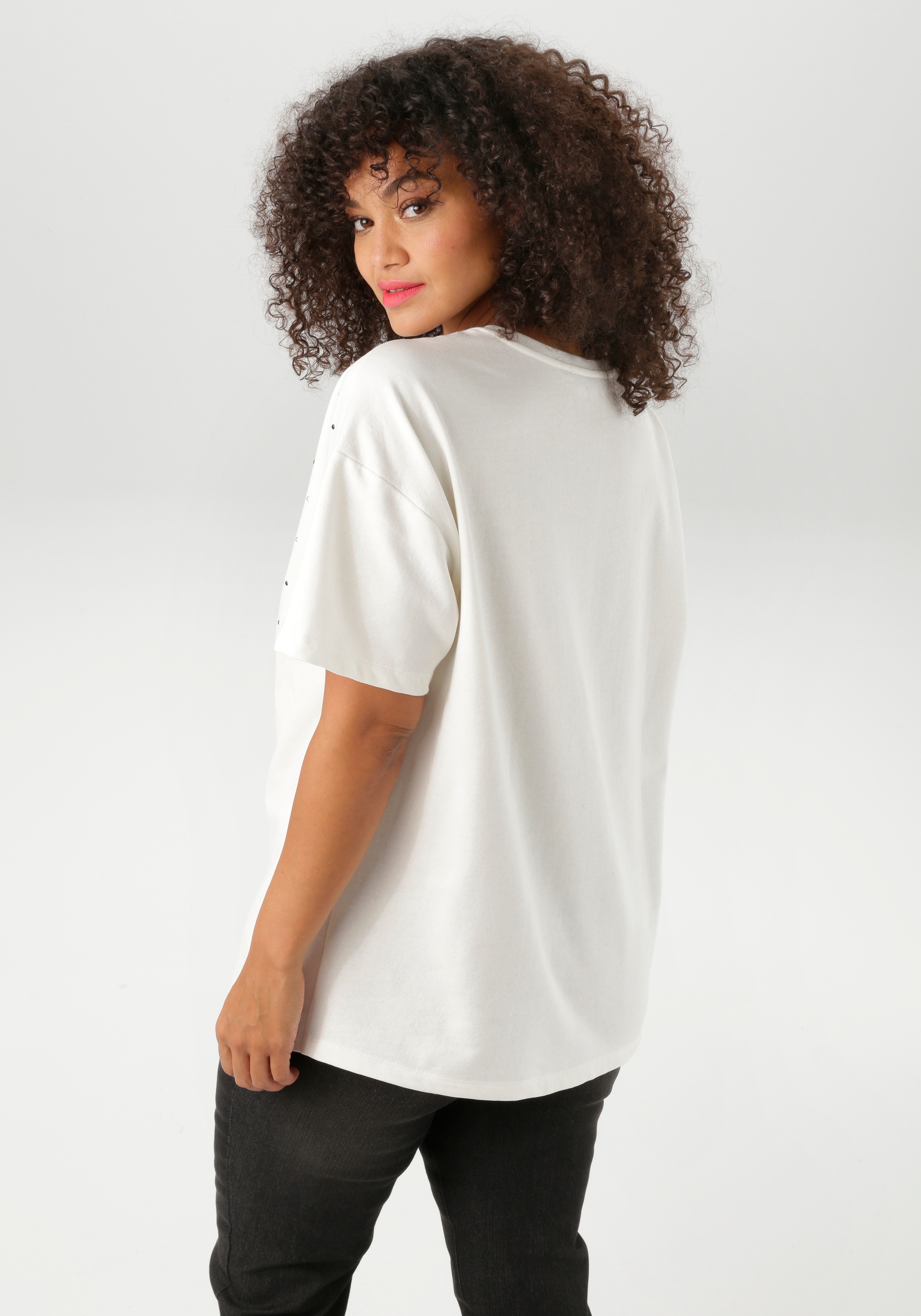Aniston PLUS Kurzarmshirt, mit Nieten Applikation verziert - NEUE KOLLEKTIO günstig online kaufen
