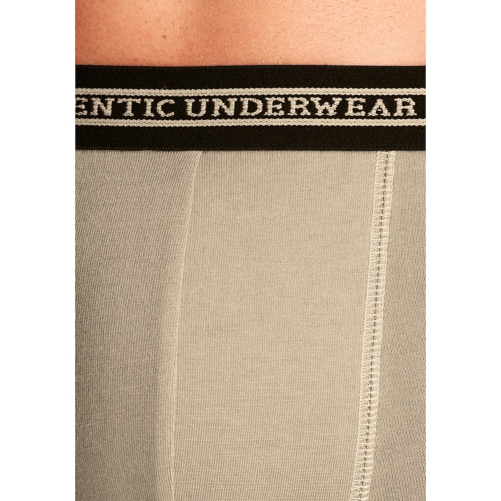 AUTHENTIC UNDERWEAR Boxer, (Packung, 4 St.), schwarzer Webbund mit Logoschriftzug