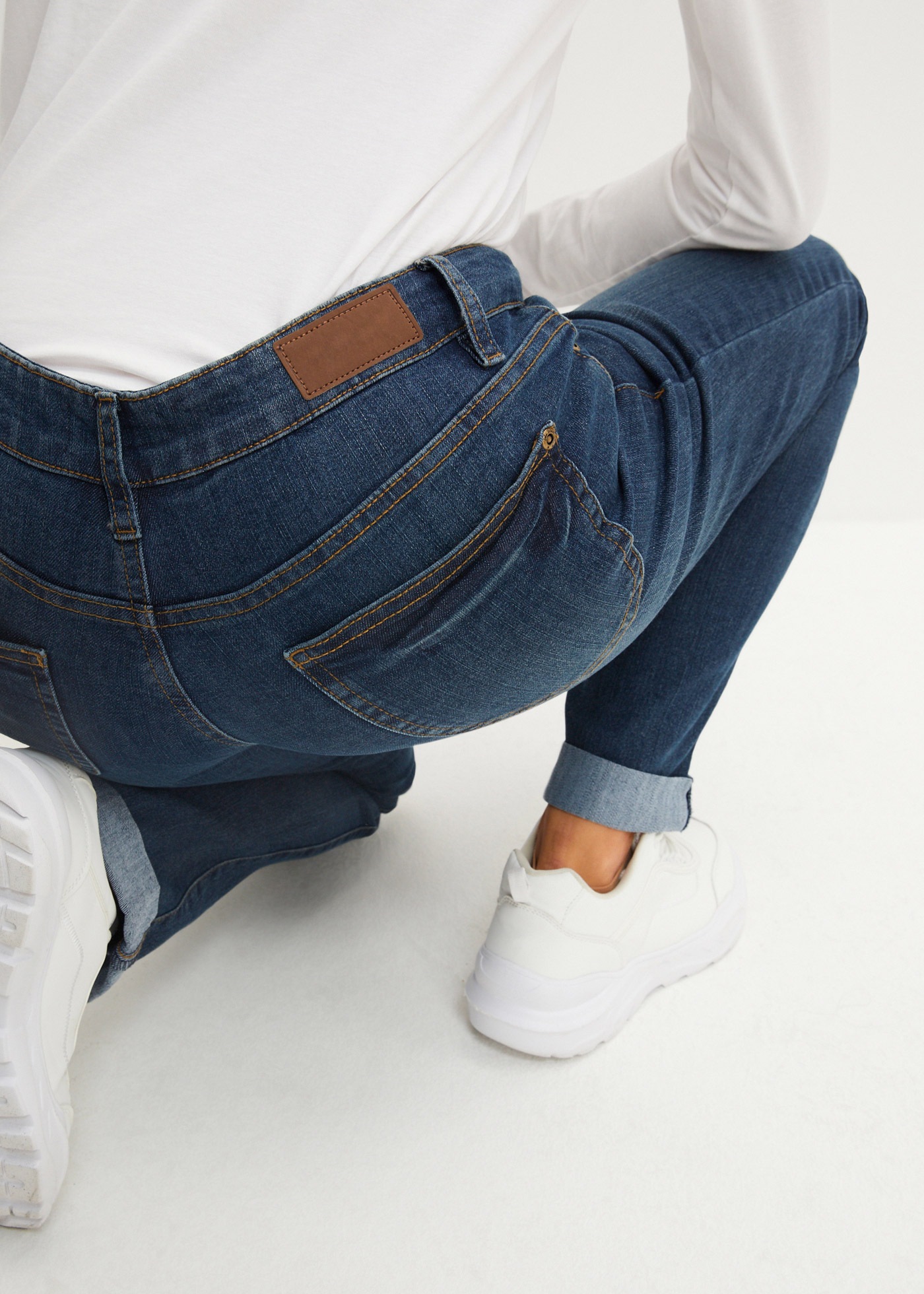 Straight-Jeans BONPRIX "Straight Jeans Mid Waist, Stretch", Damen, Gr. 40, K-Gr, blau (dunkelblau used), Denim/Jeans, Obermaterial: 82% Baumwolle, 17% Polyester, 1% Elasthan, regular fit knöchelfrei, Jeans Straight-Jeans, Regular Fit, mit Aufschlag, im Fi 2