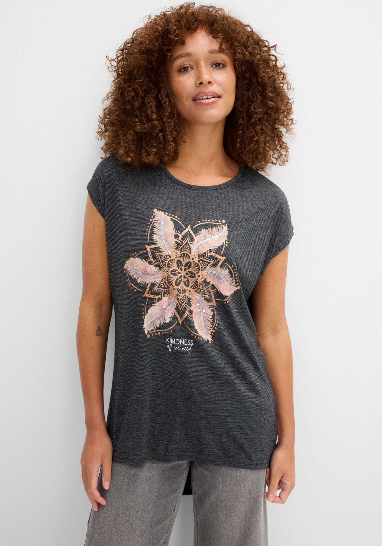 bonprix T-Shirt A-Linie, Kurzarm, aus Viskose und Polyester, mit Rundhalsausschnitt