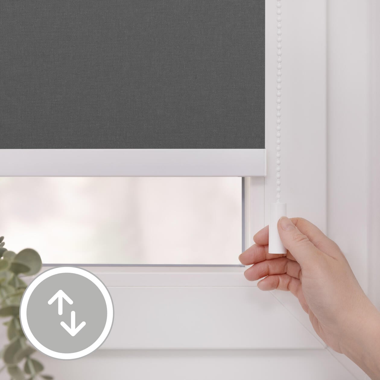 LICHTBLICK ORIGINAL Rollo »Klemmfix, ohne Bohren«, verdunkelnd, Blendschutz-Sichtschutz-Verdunkelung, mit Bohren/ohne Bohren, freihängend, Steuerbar mit Bluetooth-App, integrierter Elektromotor und Akku
