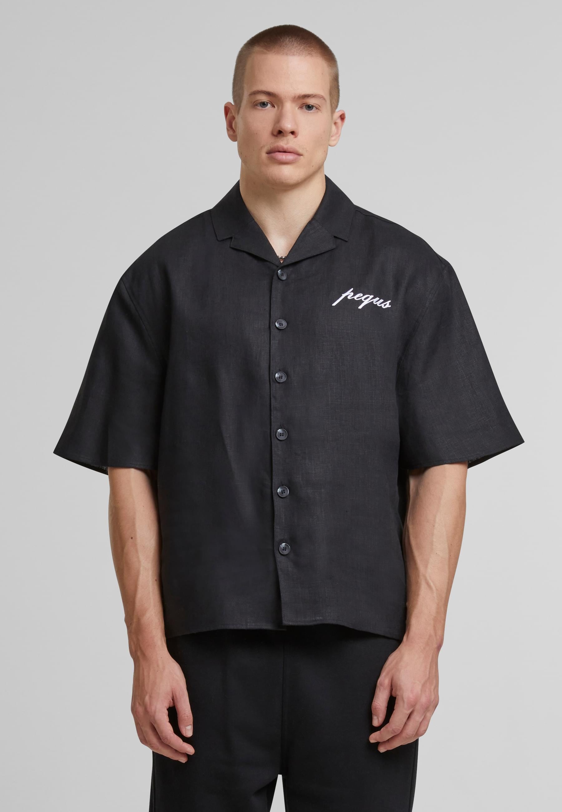 PEQUS Langarmhemd »PEQUS PEQUS Chest Logo Linen Shirt«, (1 tlg.)