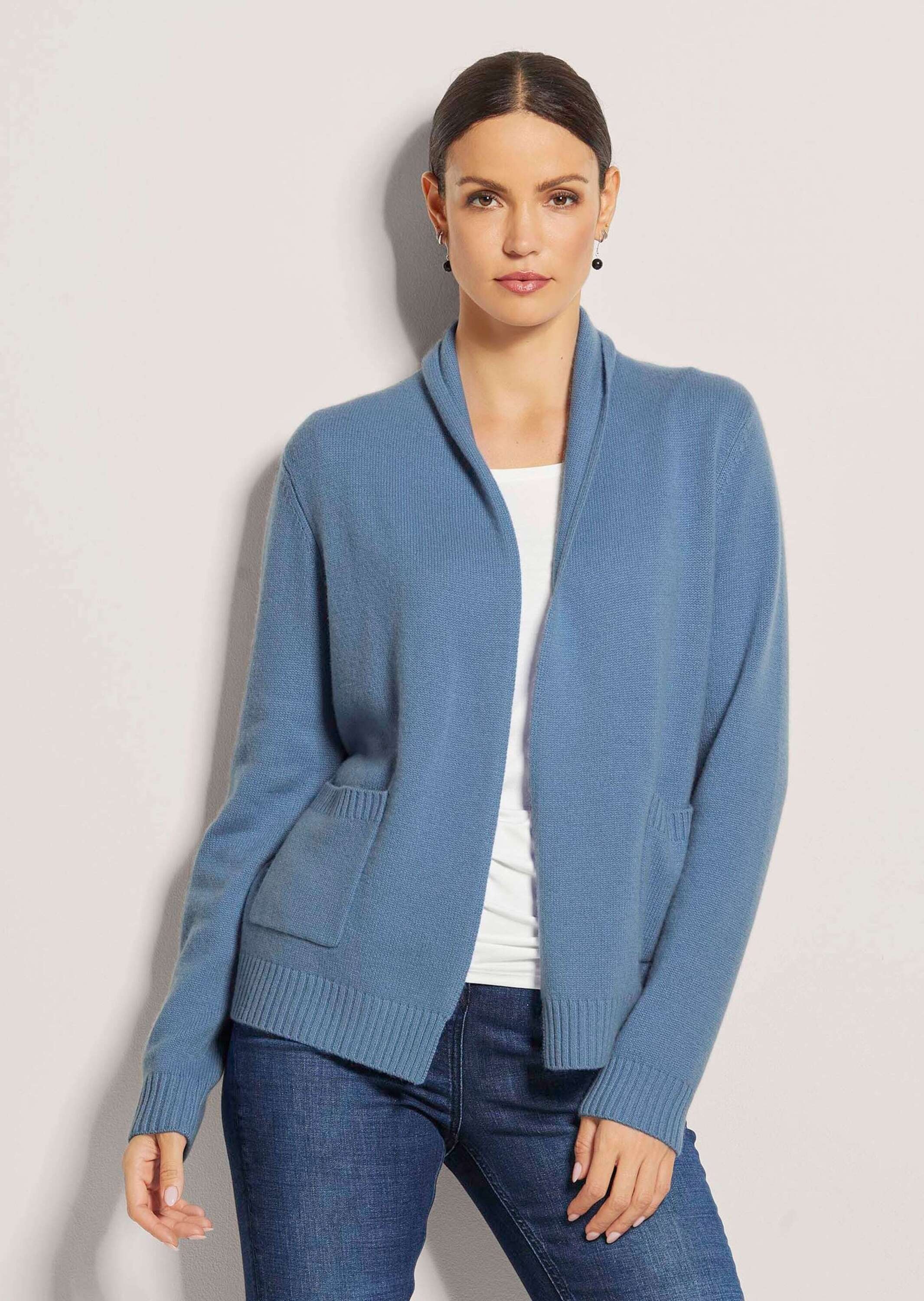 MADELEINE Strickjacke »Strickjacke Verkürzte Schurwolljacke mit Stehkragen«