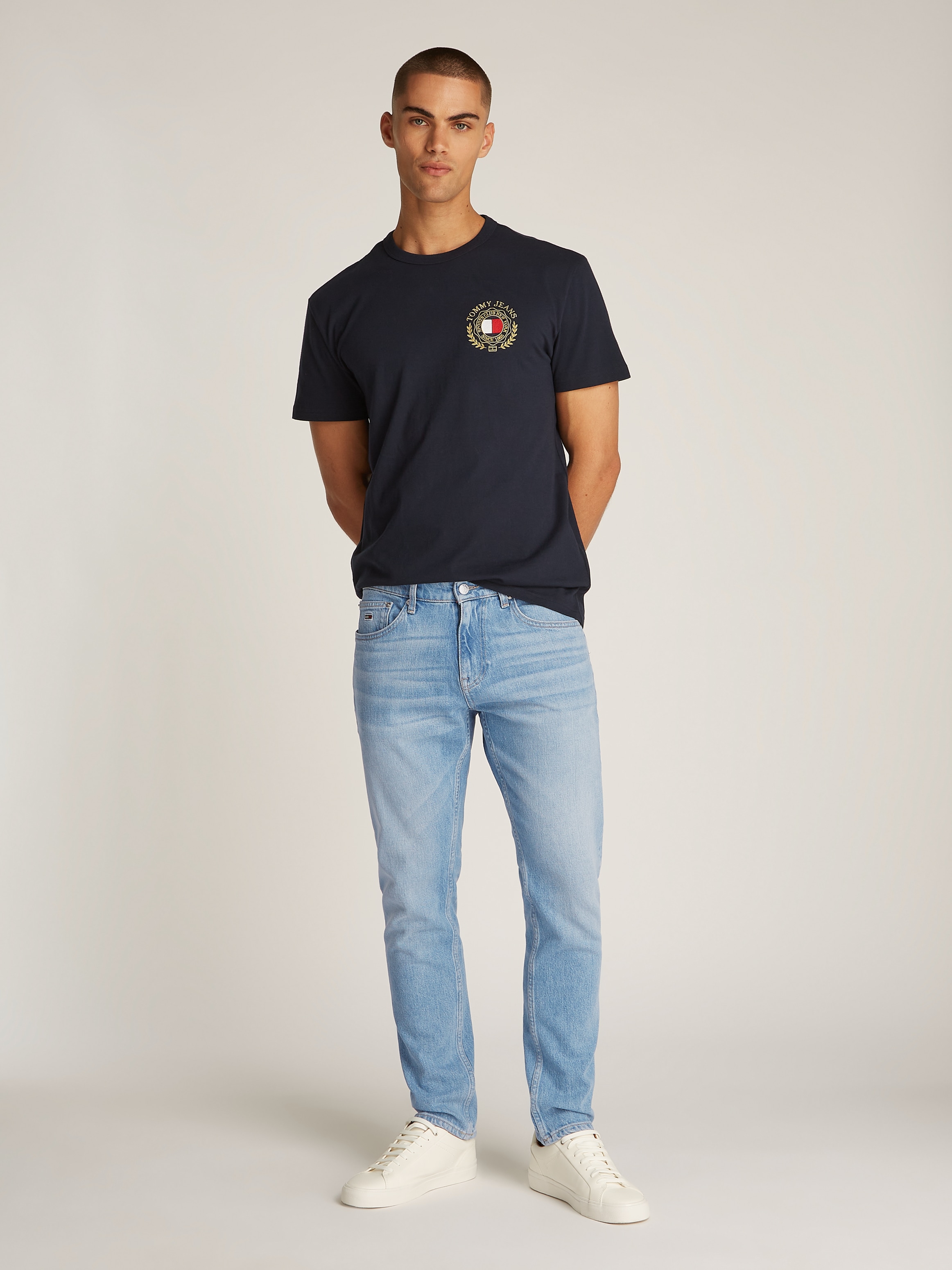 Tommy Jeans Tapered-fit-Jeans, mit Logostickereien