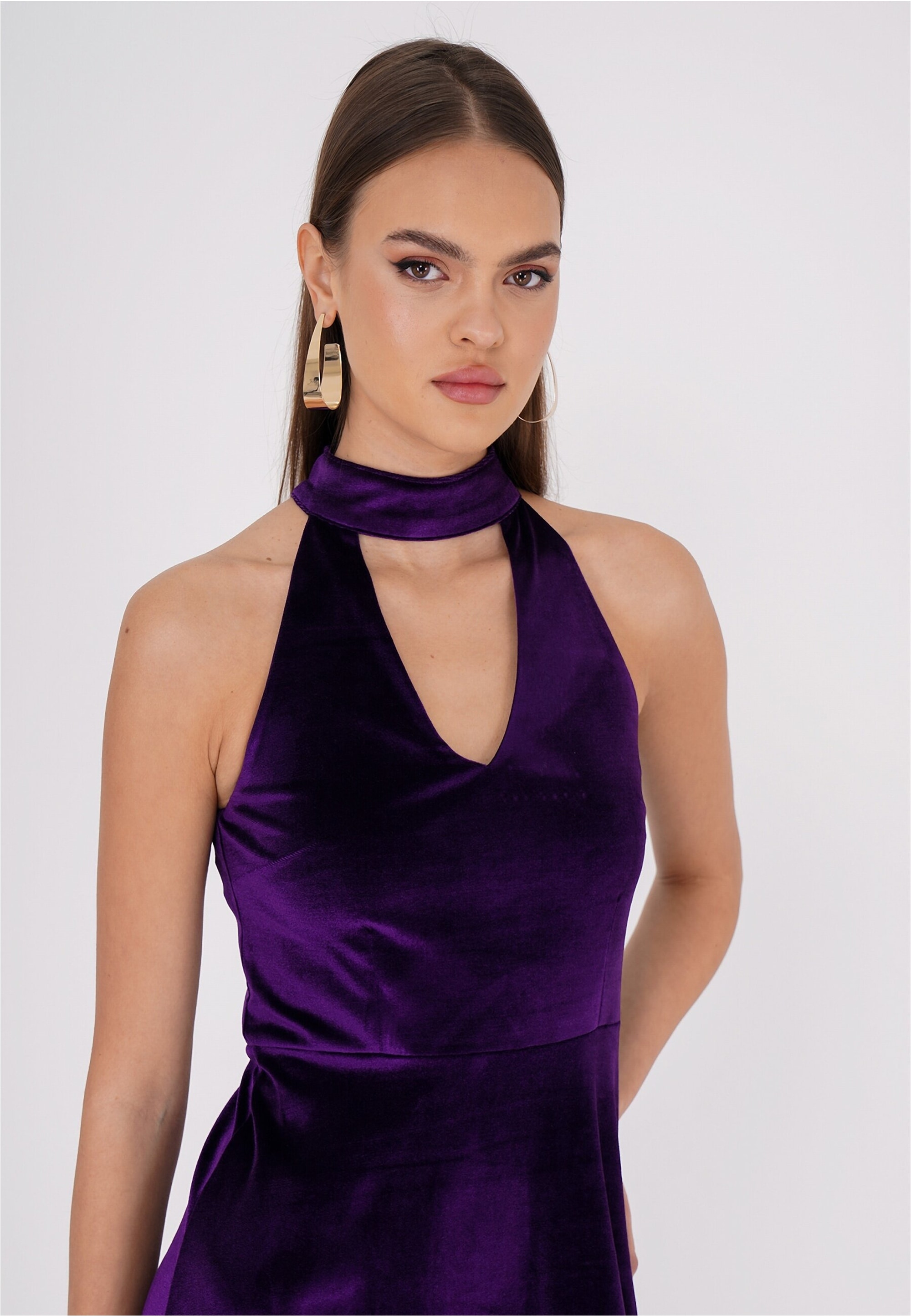 freshlions Jerseykleid »Lolie«, mit raffiniertem Neckholder-Design