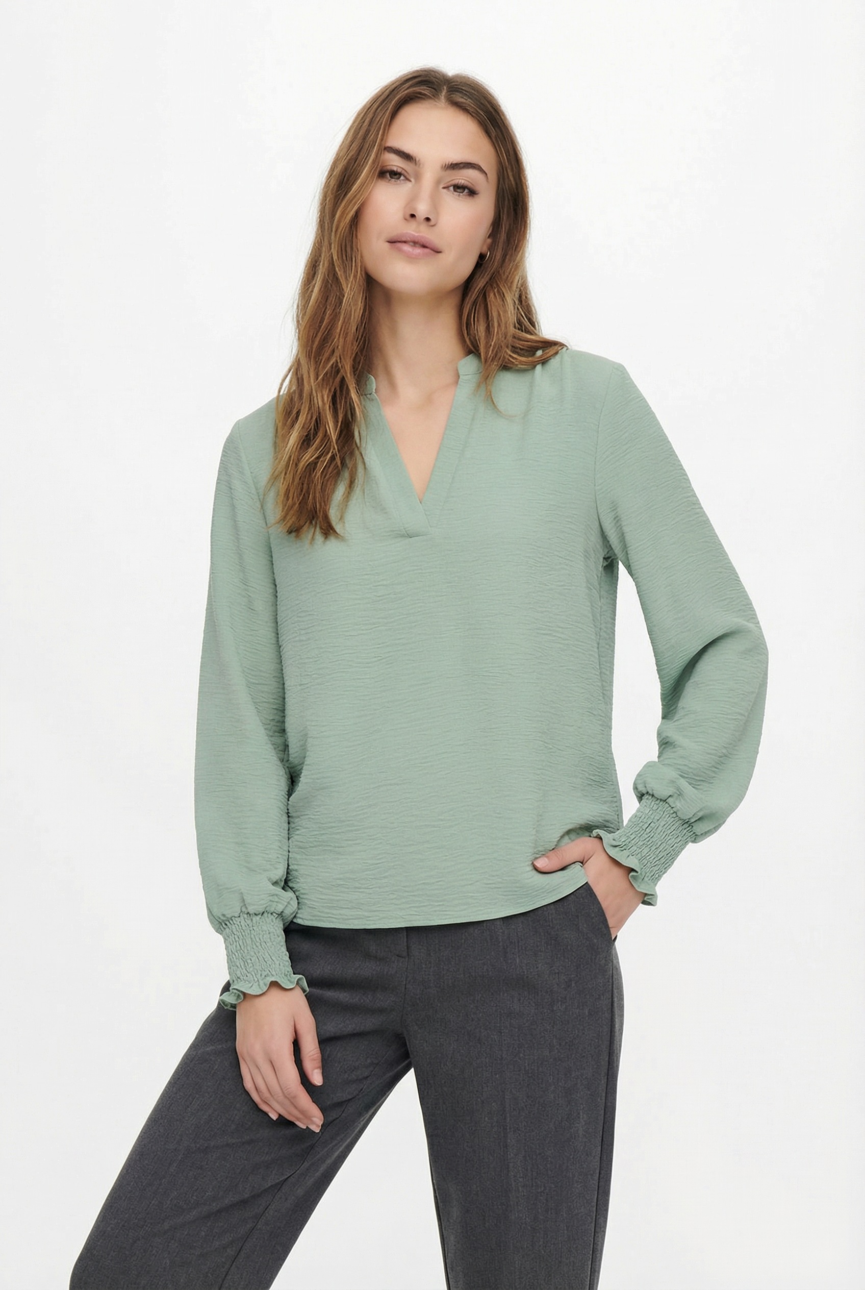 ONLY Blusenshirt "ONLMETTE V-NECK LS SMOCK TOP NOOS WVN" Kunstfaser, regular fit
