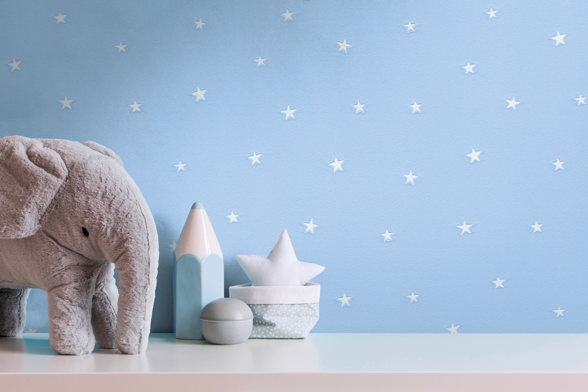 living walls "Kids Studio Sterne – Kinderzimmer Vliestapete mit Leuchteffekt" Motiv gemustert leicht glänzend glatt Sterne mit Leuchteffekt im Dunkeln auf glatter Vliesoberfläche