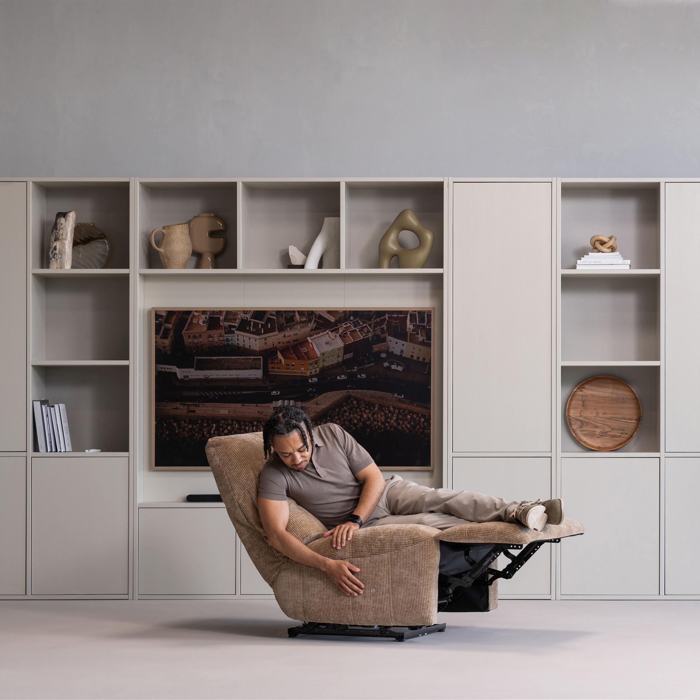 WOOOD Mehrzweckschrank »Meggy Kiefernholz Druckmechanismus, sichtbare Maserung 55x40x215 cm« Tragkraft 10 kg pro Boden, Tür beidseitig montierbar