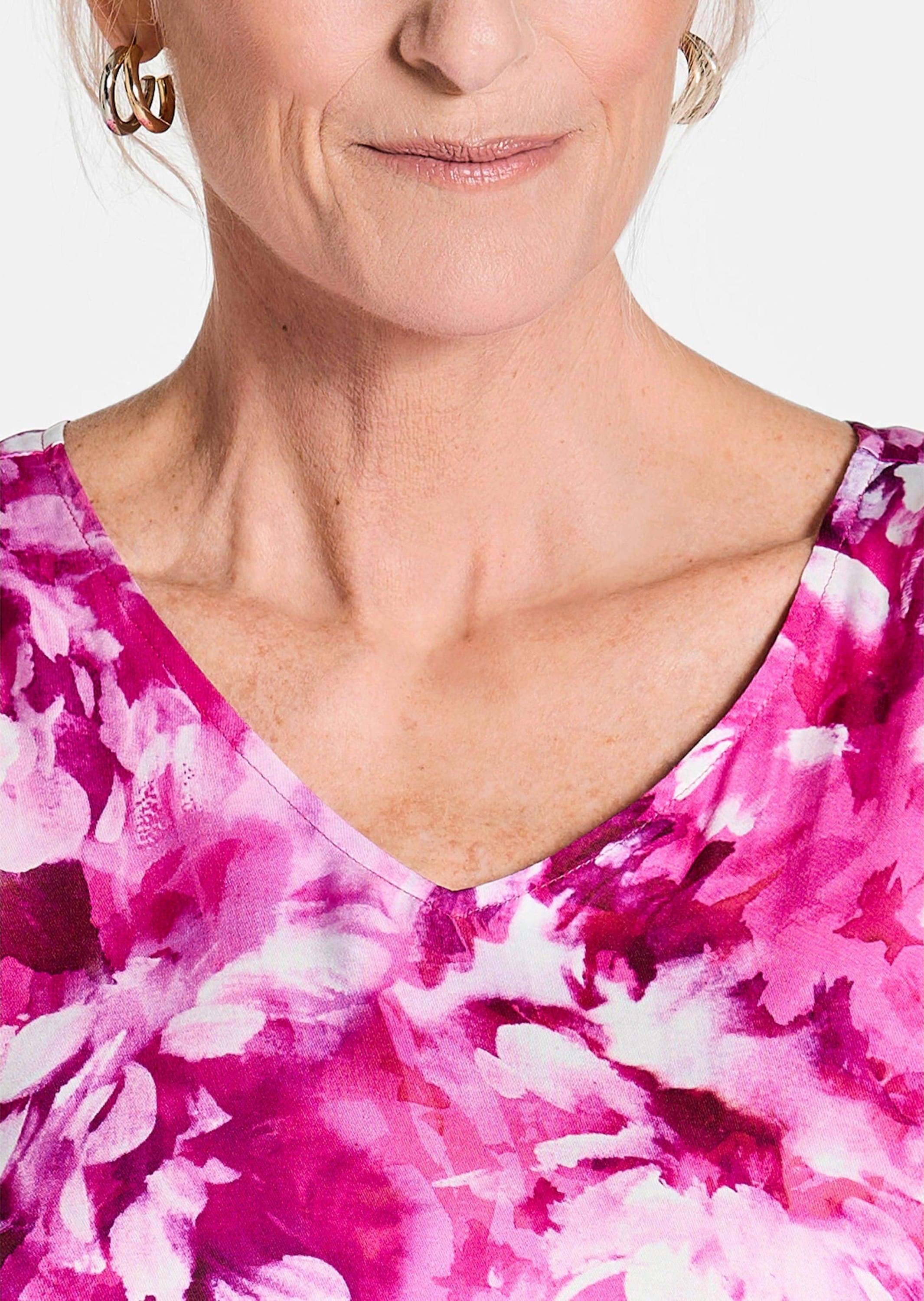 GOLDNER Satinbluse »Kurzgröße Viskosebluse mit floralem Design«