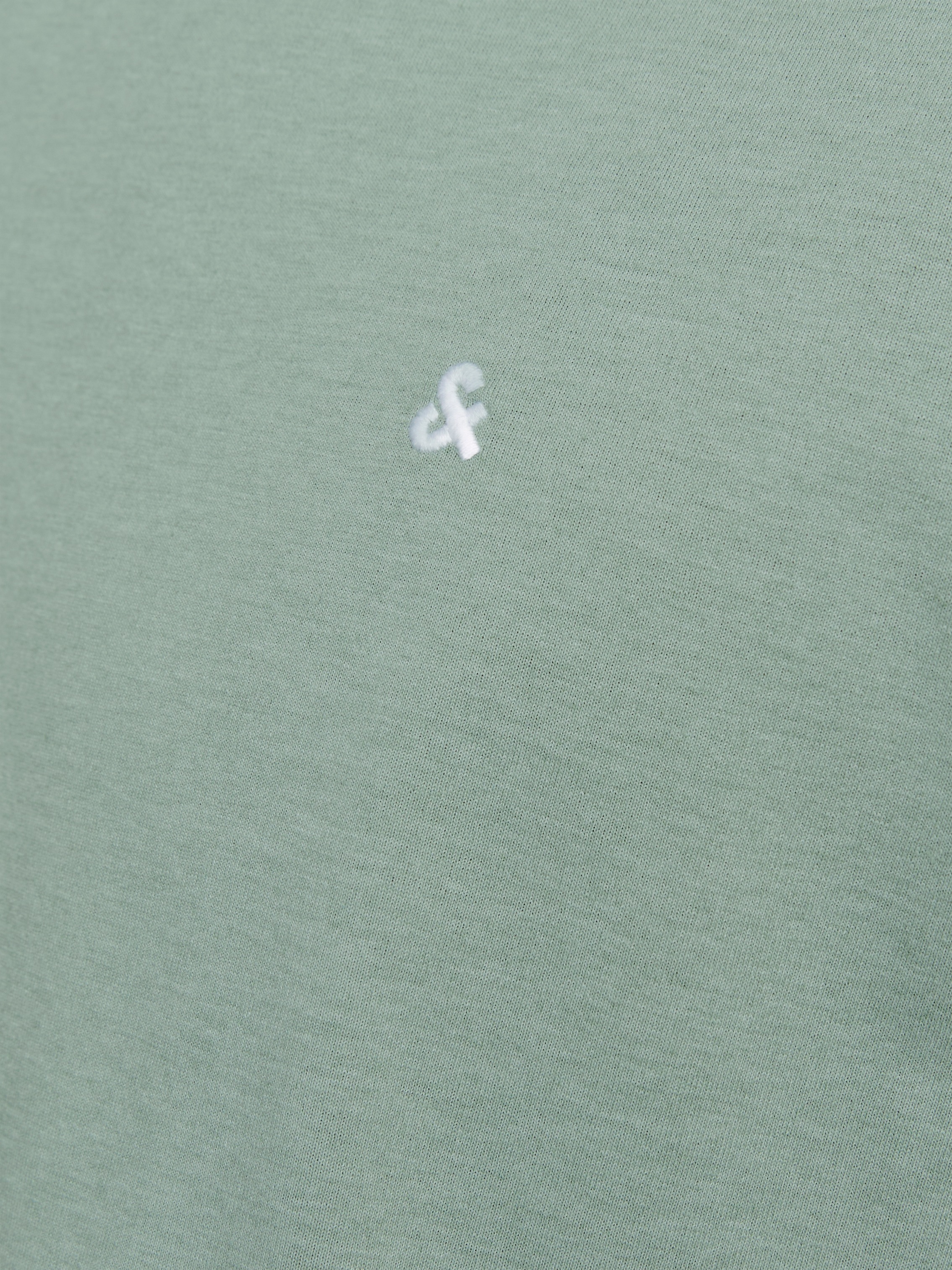 Jack & Jones Rundhalsshirt »JJEPAULOS TEE SS CREW NECK NOOS«, mit Logo Stickerei