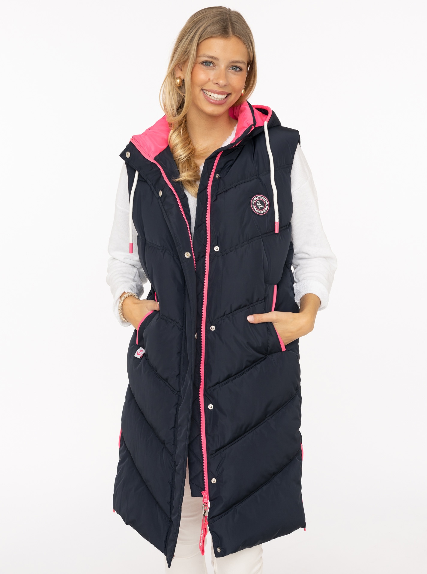 Zwillingsherz Steppweste ""Heimatgefühl"" Kapuze, Details, Zipper und Tasch günstig online kaufen