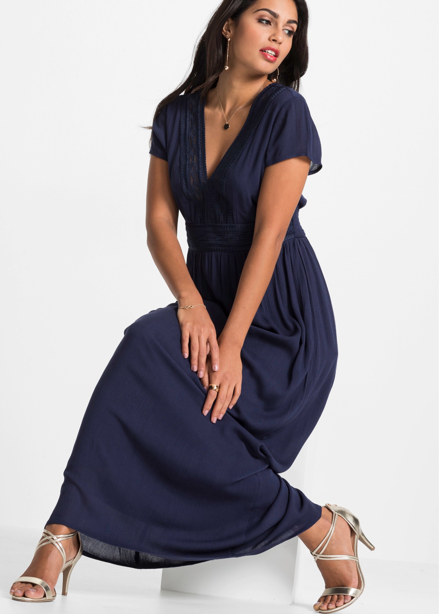 bonprix Maxikleid aus Viskose, mit gehäkelter Spitze, figurumspielende Passform