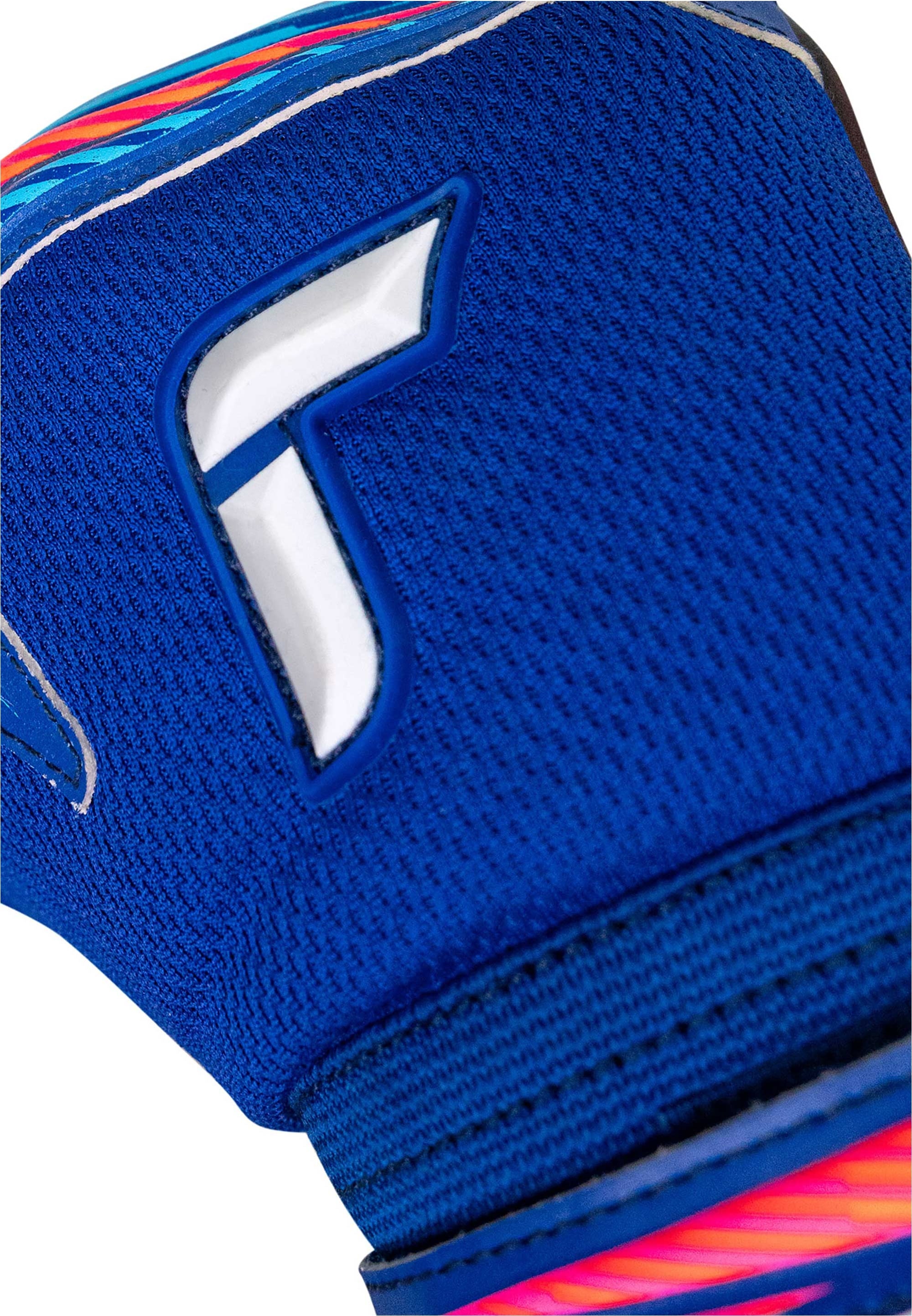 Reusch Torwarthandschuhe »Attrakt Infinity Evolution NC« mit atmungsaktiven Mesh-Einsätzen