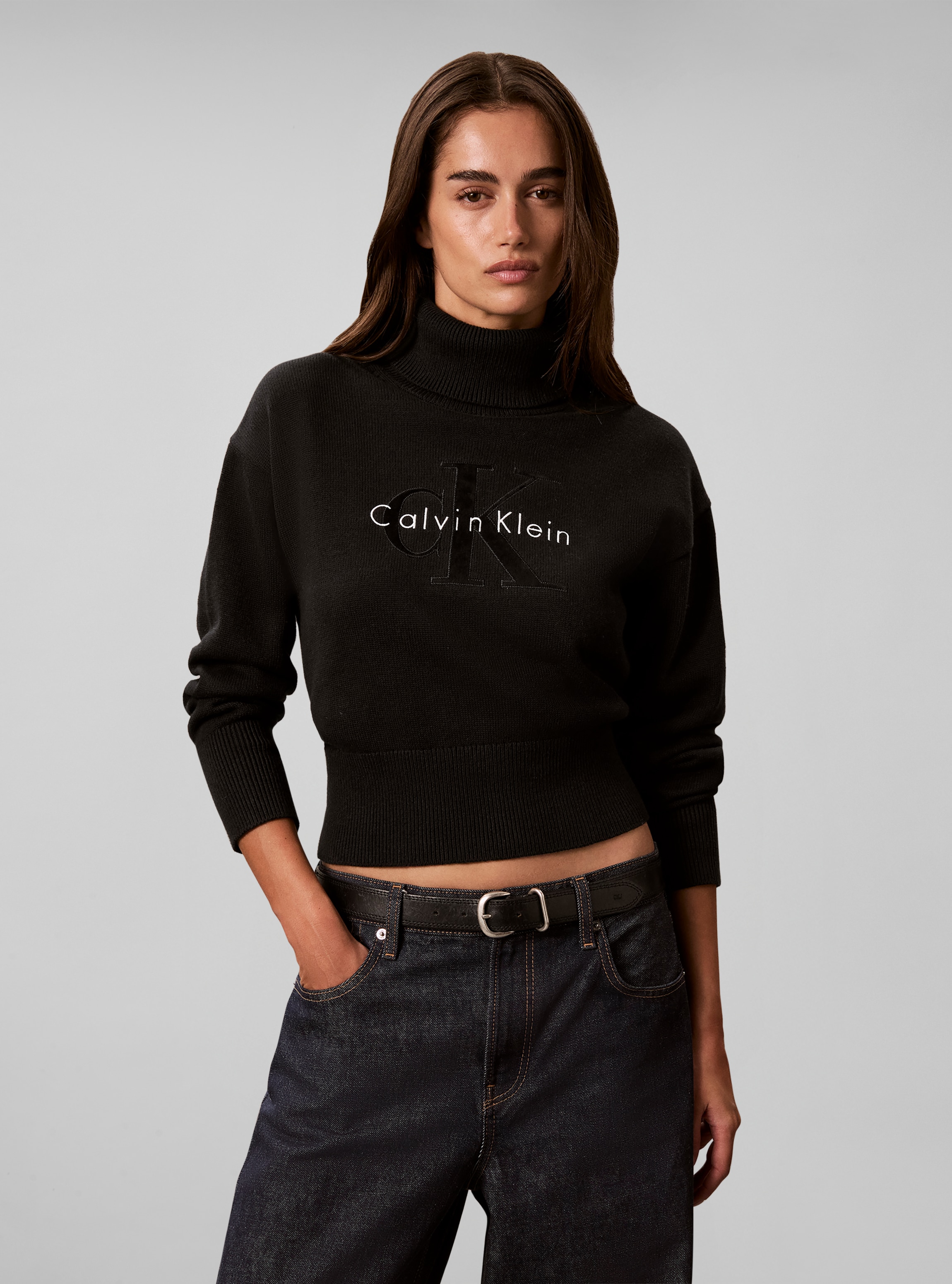 Calvin Klein Jeans Rollkragenpullover Rollkragen, breites Bündchen, Regular Fit, Applikation & Stickerei