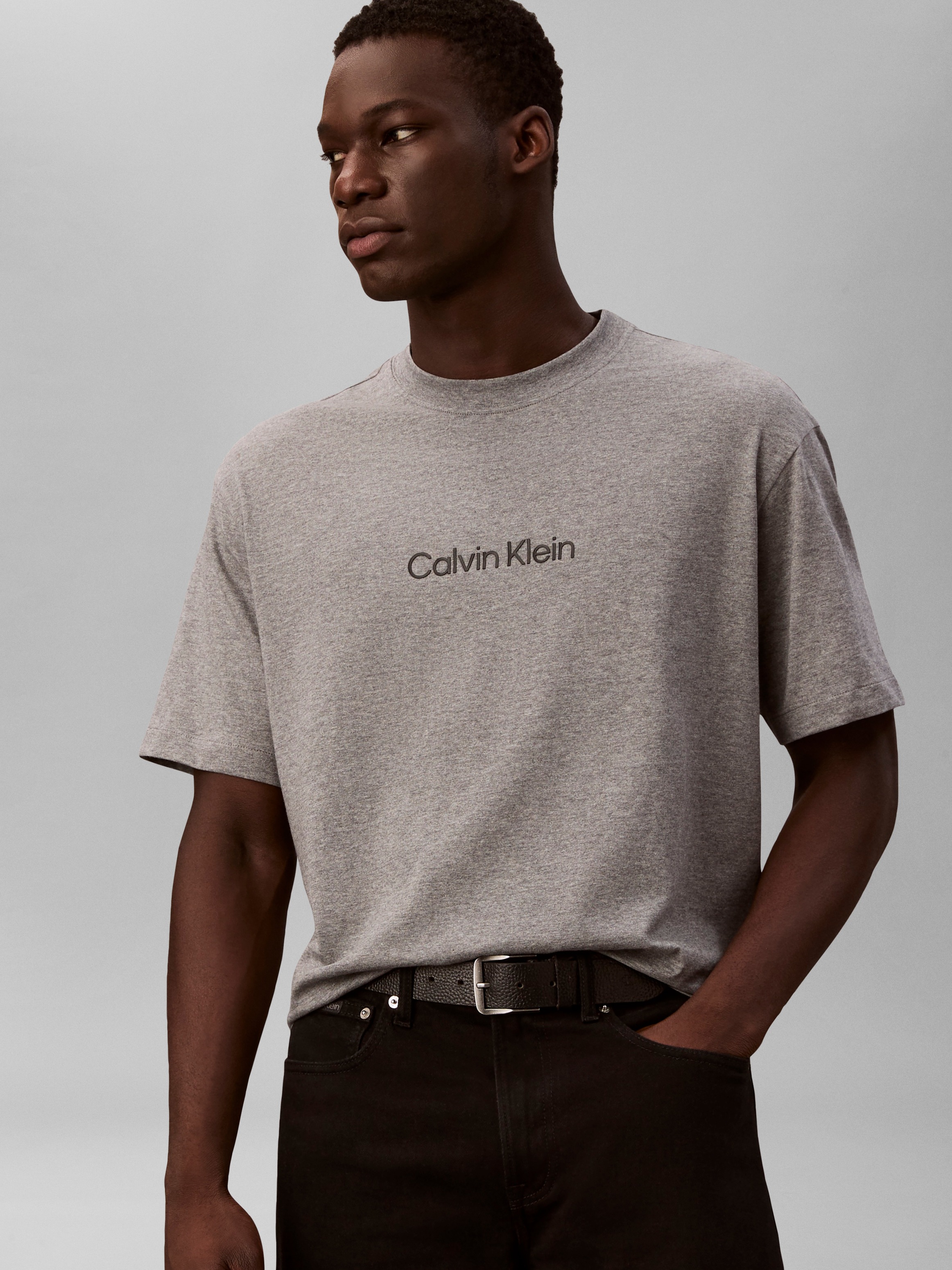 Calvin Klein T-Shirt "SS RLXD STANDARD LOGO CREWNK TEE" Rundhalsausschnitt, günstig online kaufen