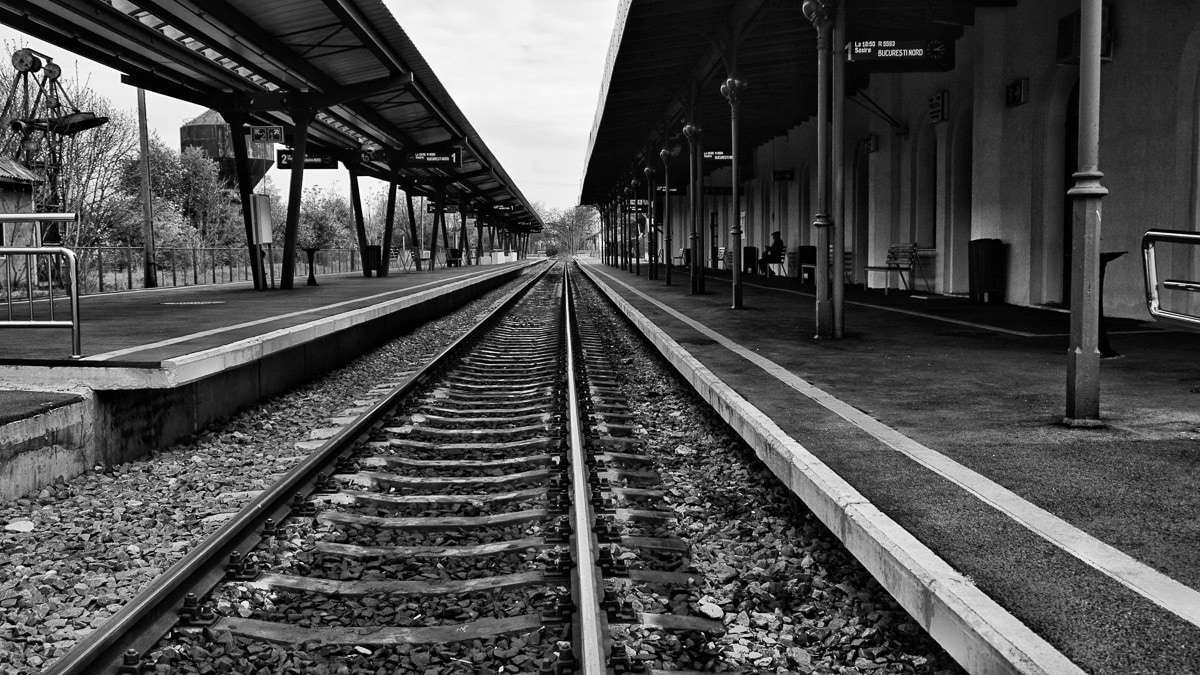 Papermoon 1100000002199 "Bahnsteig Schwarz & Weiß"