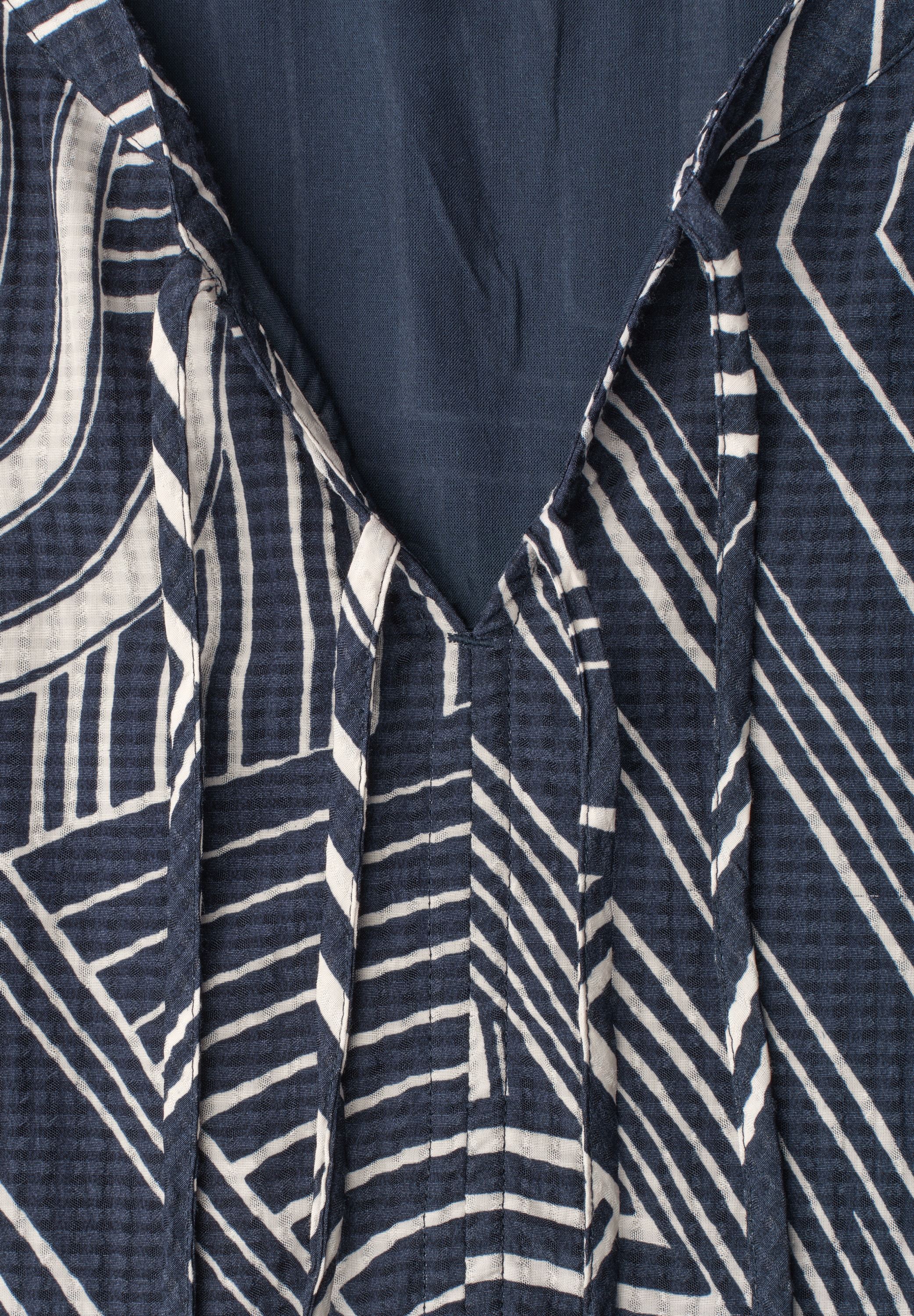 STREET ONE Sommerkleid Ohne Taschen mit grafischem Muster