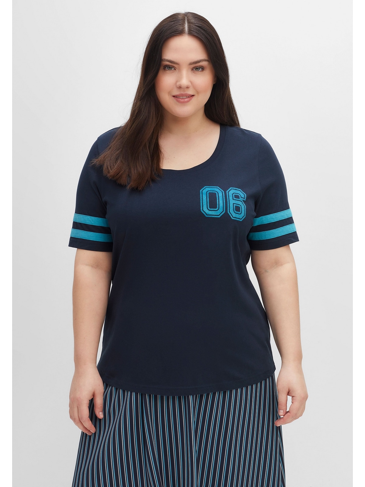 Sheego T-Shirt »Große Größen«, im College-Stil, mit Flockprint und Streifen