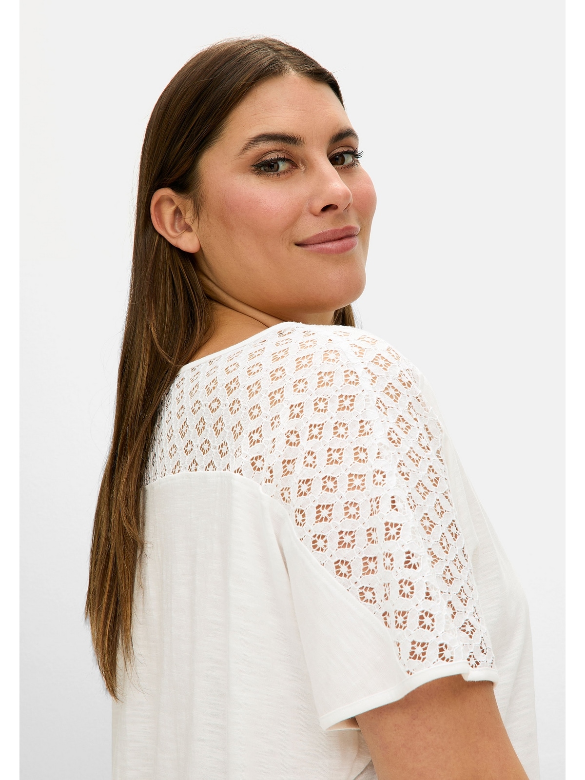 Sheego T-Shirt »Große Größen«, mit Spitze und V-Ausschnitt, aus Flammgarnjersey