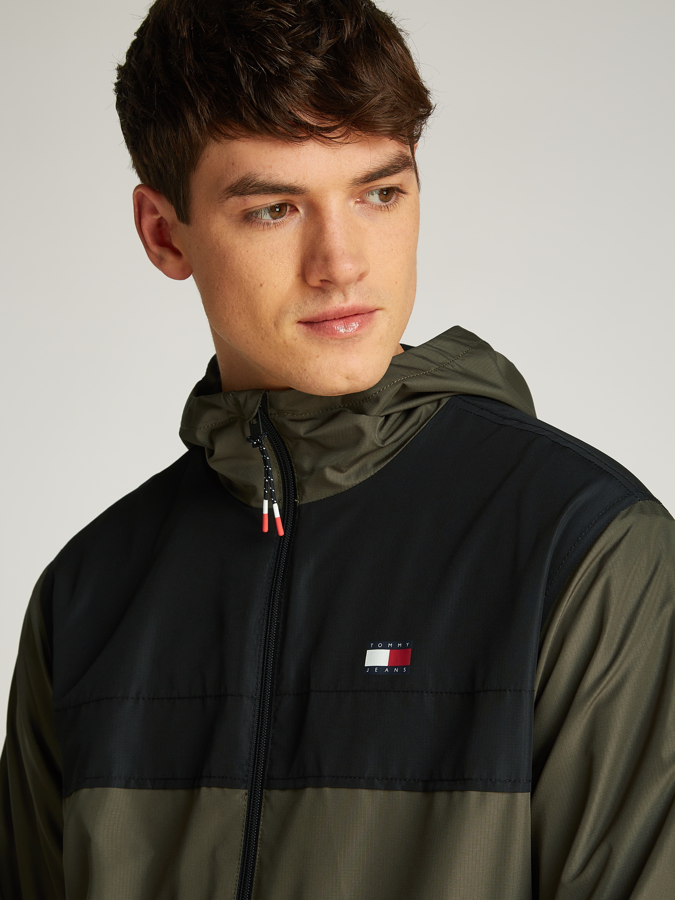 Tommy Jeans Windbreaker »TJM FLEECE LINED CHICAGO JACKET«, mit Kapuze, mit Fleece-Futter