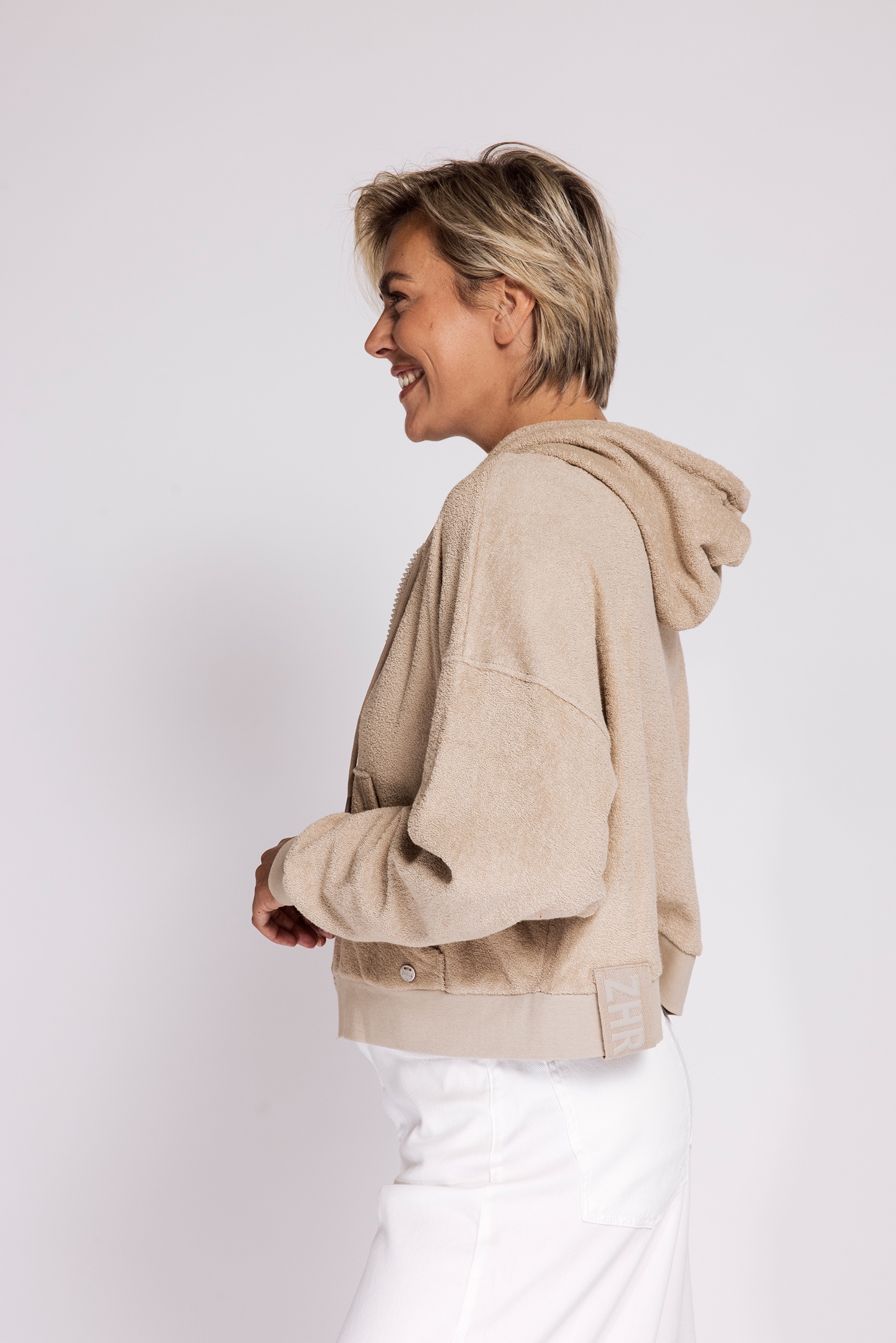 Zhrill Sweatblazer »RATANA« lässiger Look, hüftlange Schnittform, mit Kängurutasche