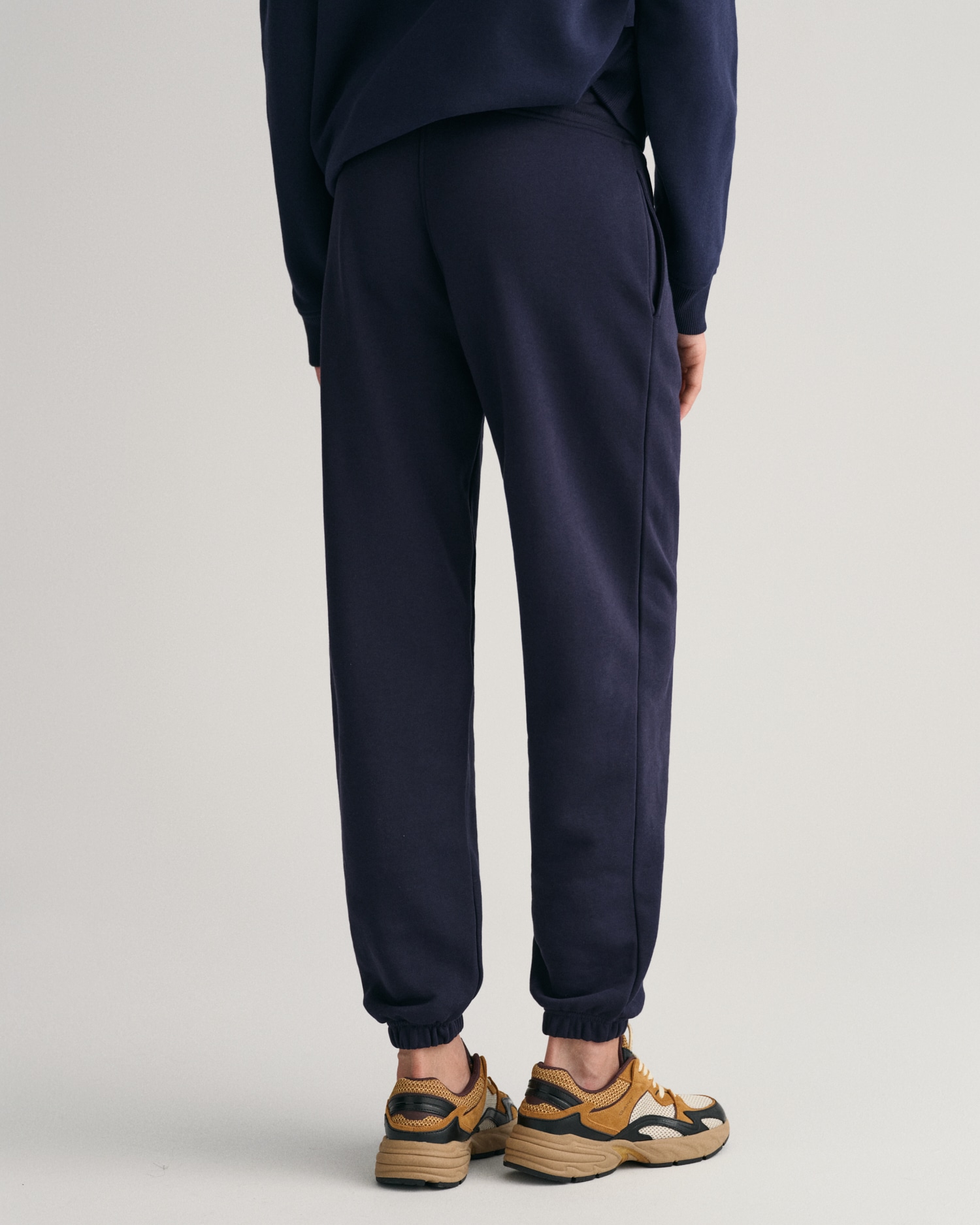 Gant Sweathose "REL SHIELD SWEATPANTS", mit Logostickerei