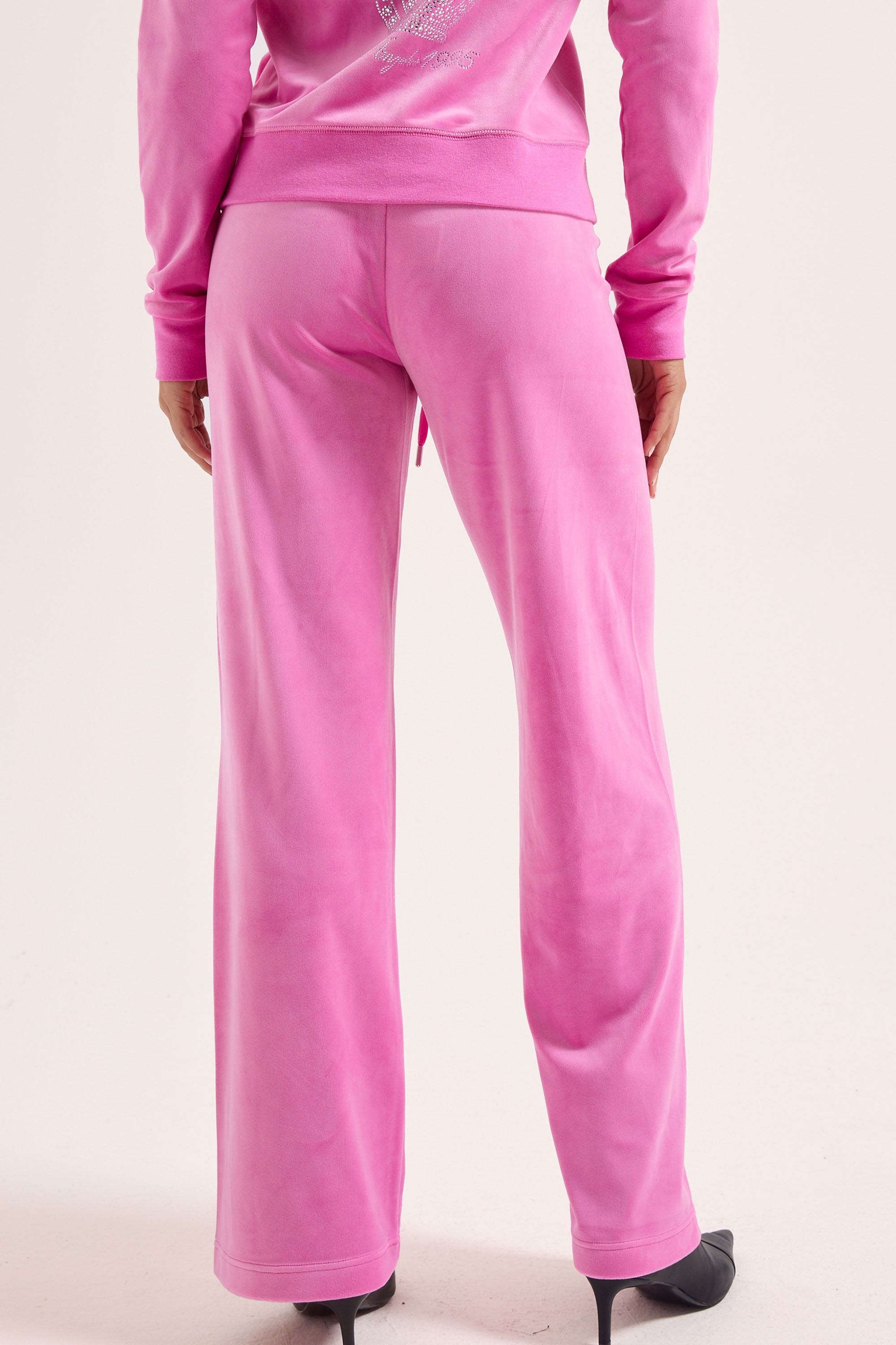 Juicy Couture Sweathose »GOTHIC CROWN OG STRAIGHT LOW RISE PANTS. Damen«  Trainingshose Damen, Sweathose, Velour, Jogginghose mit Glitzer, Sale