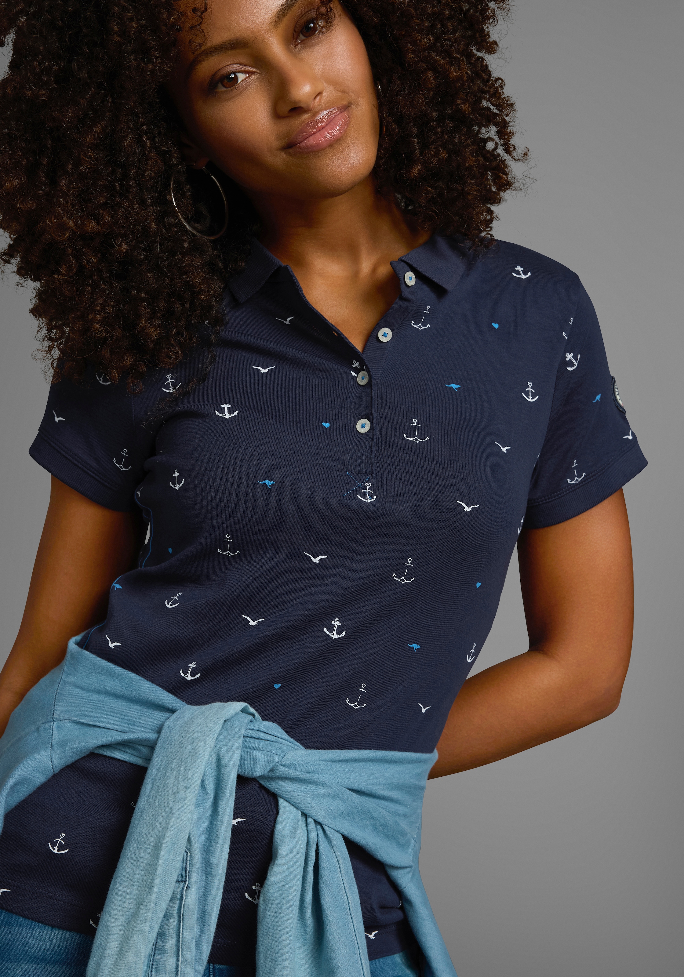 KangaROOS Poloshirt, Kurzarm, sehr figurbetont, mit Allover-Druck, aus 100% Baumwolle