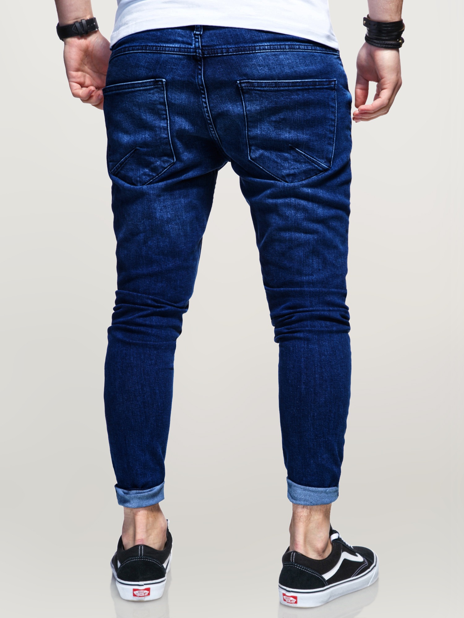 behype Slim-fit-Jeans »EIKE«, mit trendigen Used-Elementen