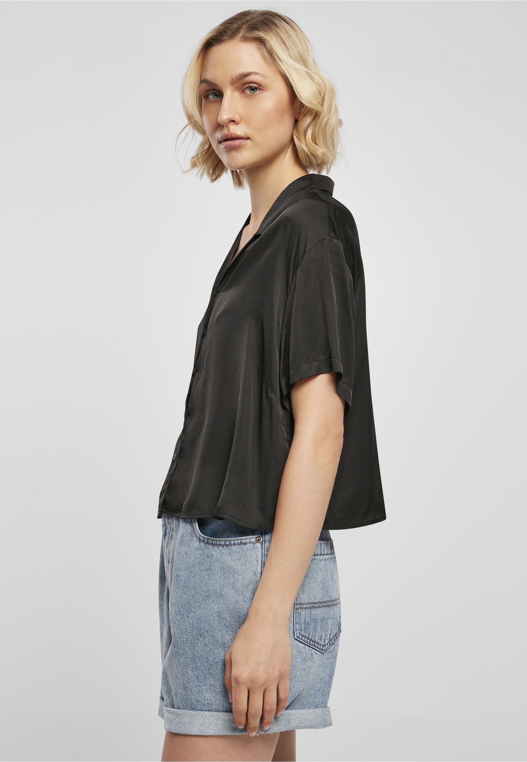 URBAN CLASSICS Kurzarmshirt »Urban Classics Damen Ladies Viscose Satin Resort Shirt« 1 Stk.