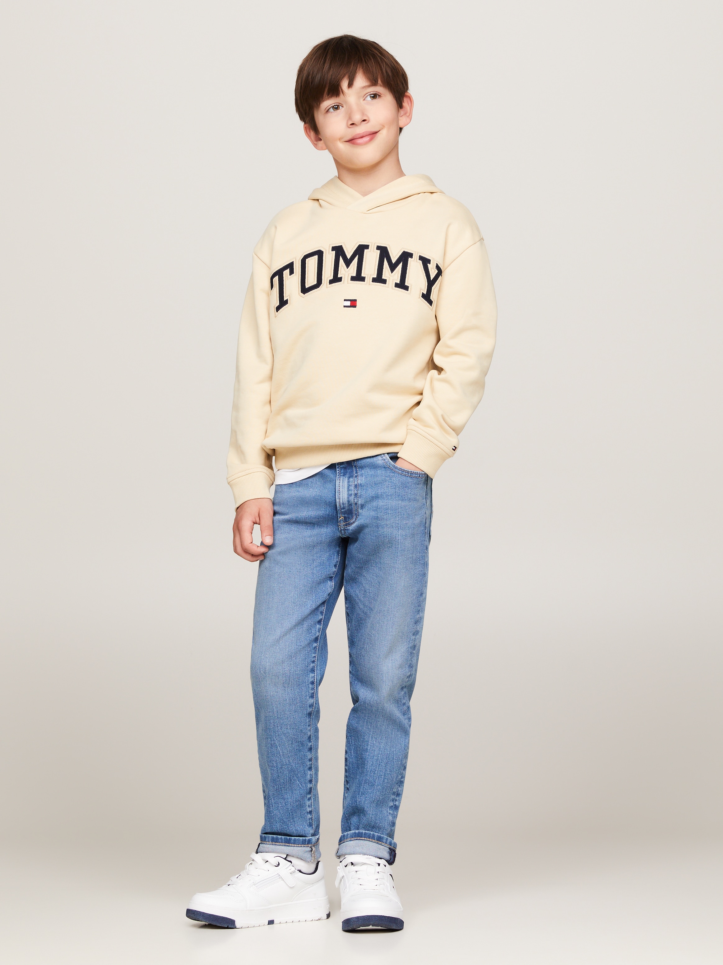 Tommy Hilfiger Straight-Jeans »MODERN STRAIGHT VINT MWASH DENIM«, Kinder bis 16 Jahre mit gestickter Logoflagge