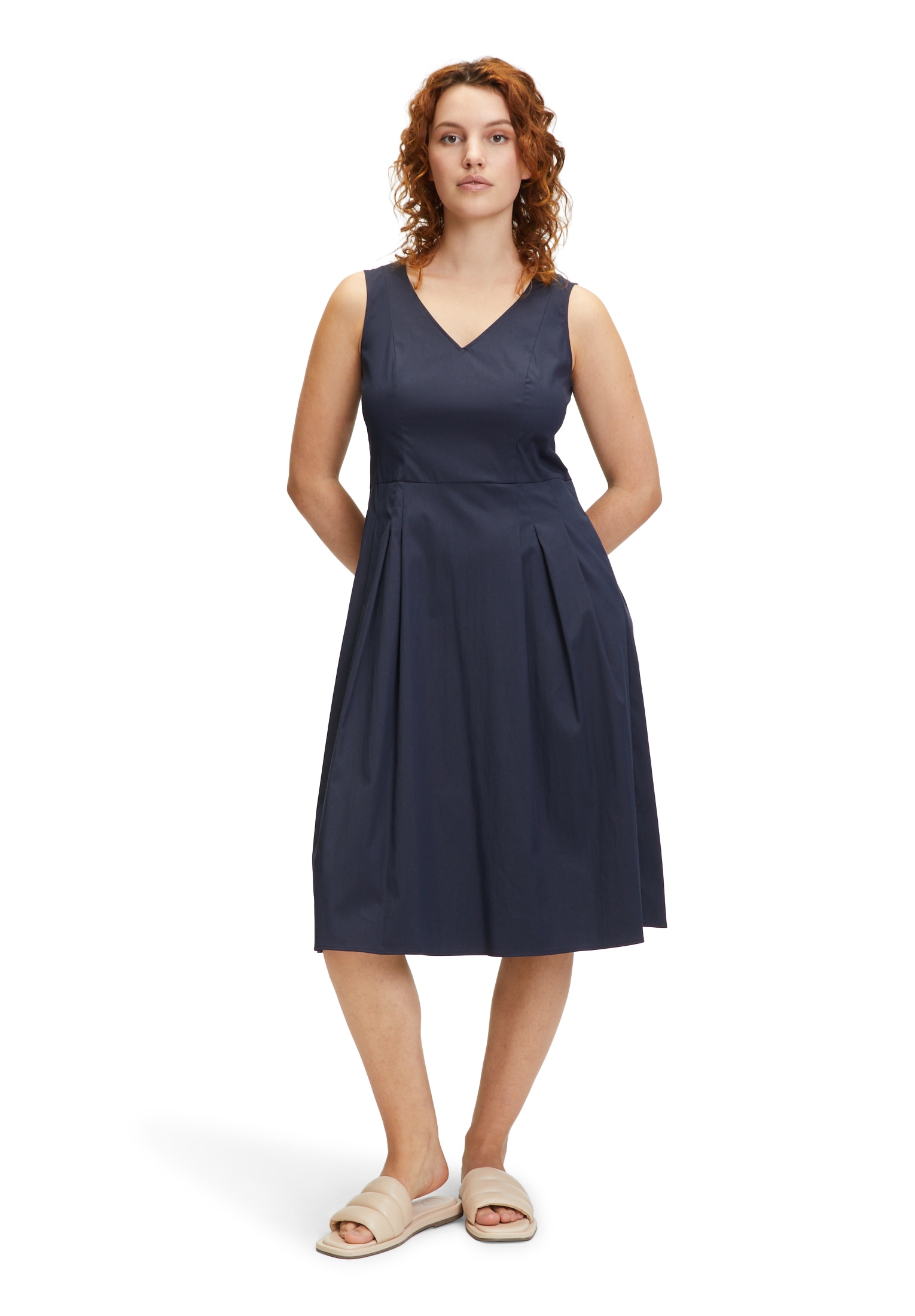 Vera Mont Sommerkleid "Vera Mont Sommerkleid mit V-Ausschnitt", Falten