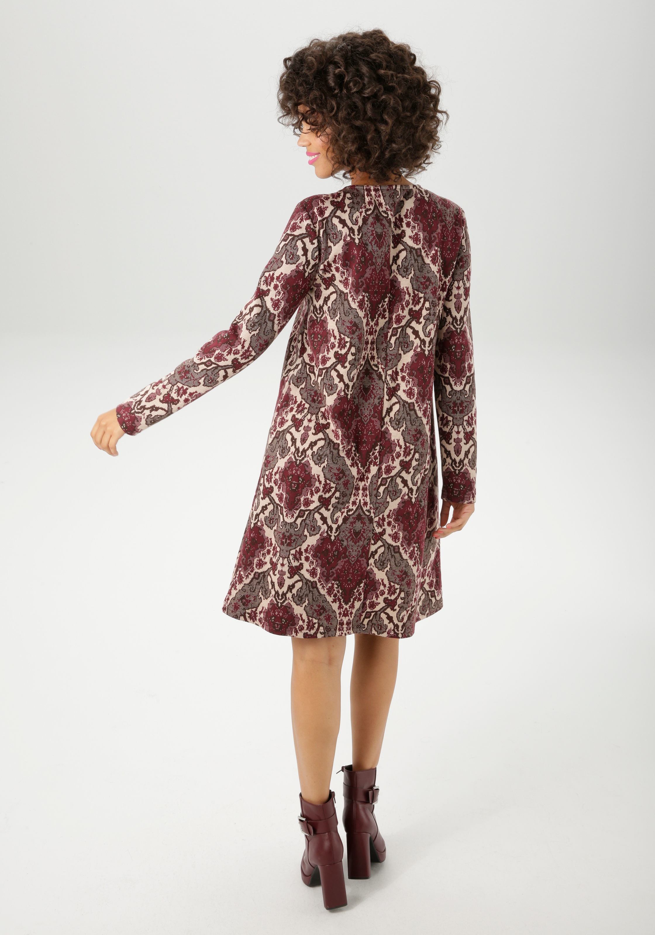 Aniston CASUAL A-Linien-Kleid, mit extravagantem Ornament-Muster - NEUE KOLLEKTION