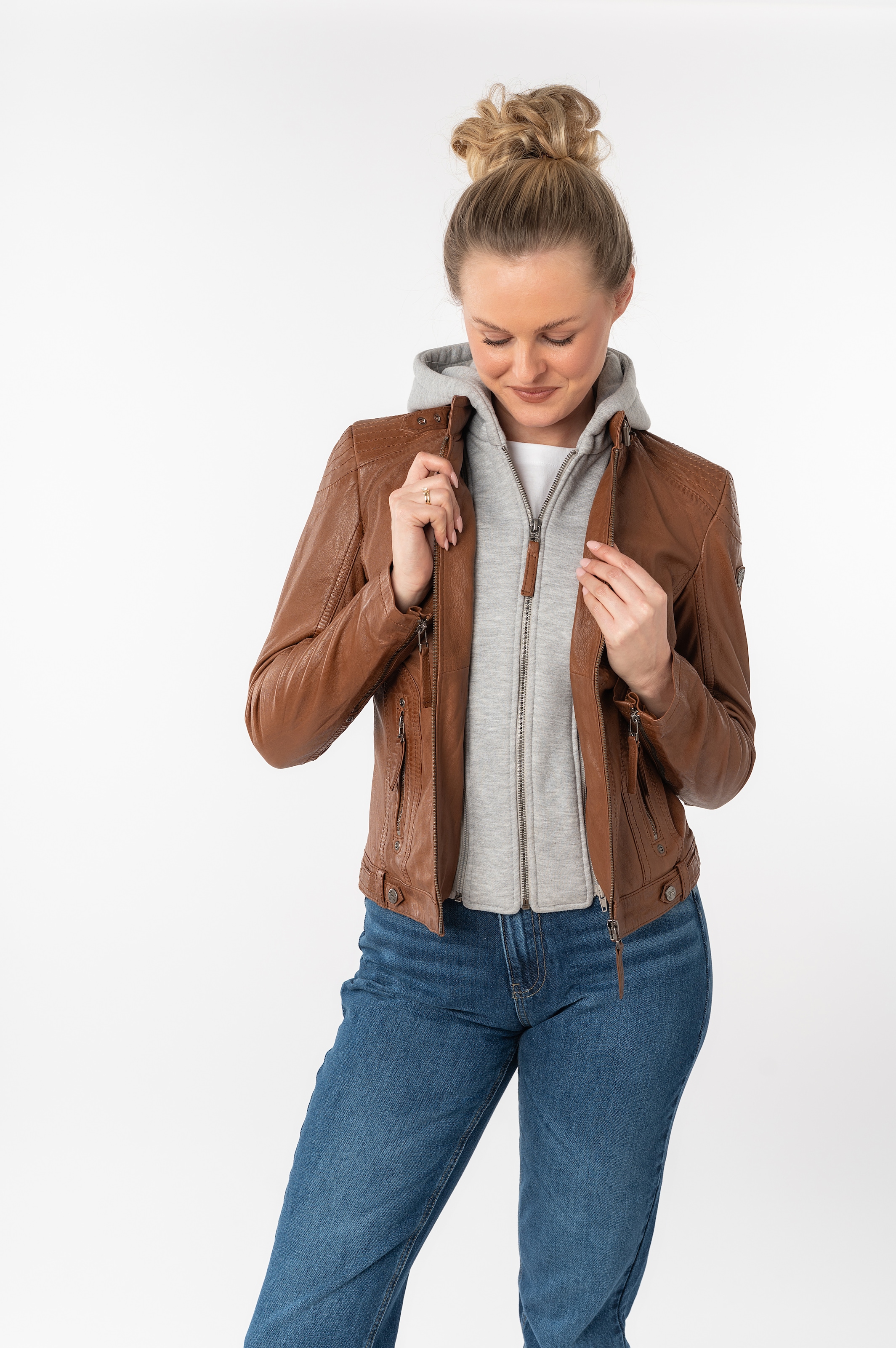 Mauritius Lederjacke »Junja«, mit Kapuze, mit abnehmbarem Kapuzen-Einsatz und aufwendigen Biker-Details