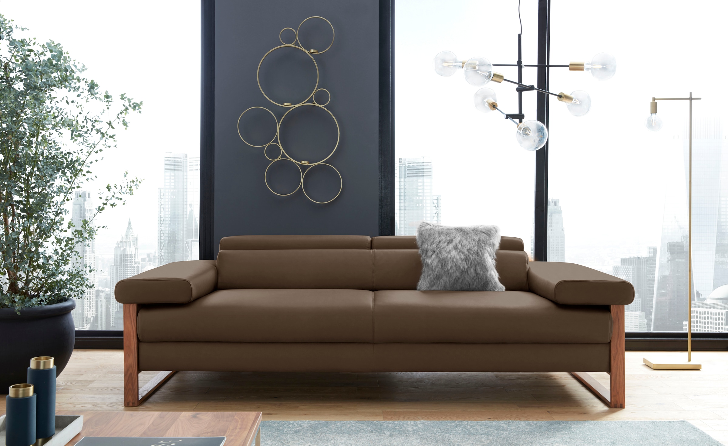 W.SCHILLIG 2,5-Sitzer "finn" German Design Award 2016, Fußgestell Nussbaum natur, Breite 230 cm