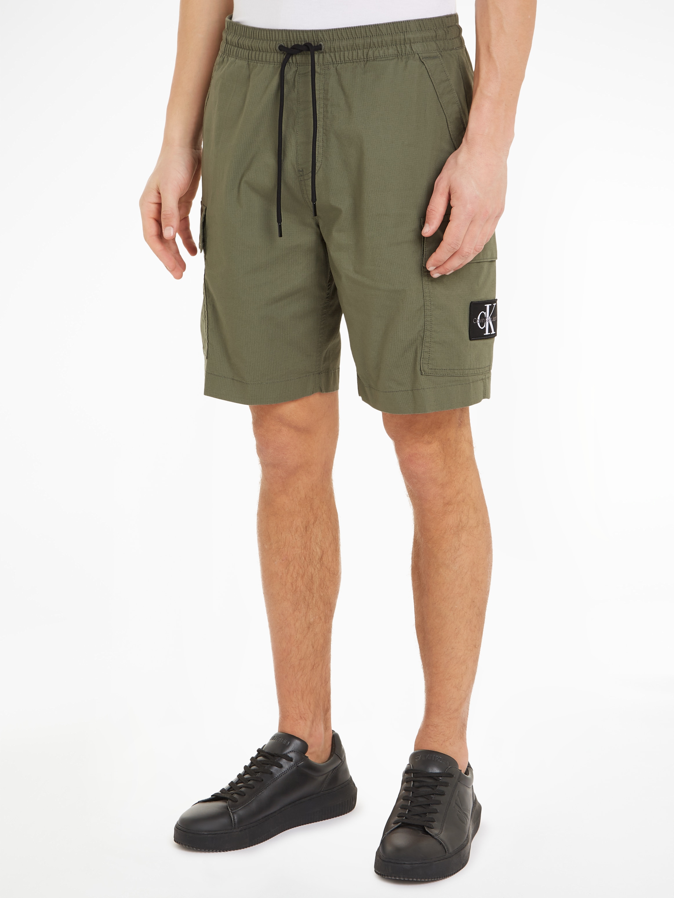 Sweatshorts »WASHED CARGO SHORT«, mit Logopatch