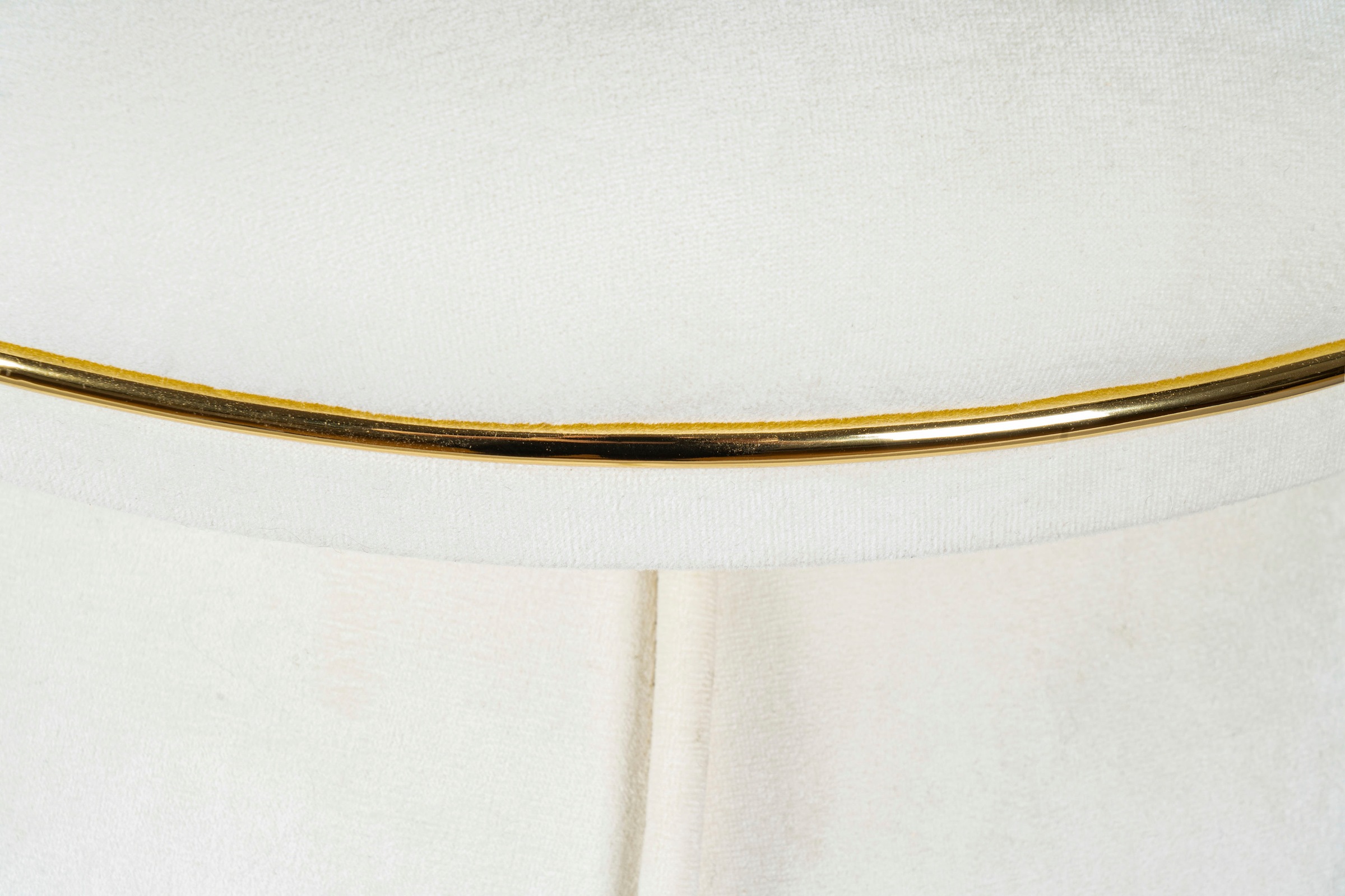Kayoom Sitzhocker »Hocker Corin,extravagante Form,stilvolle Farben,elegant gesteppter Fuß«, (1 St.), komfortabel, hochqualitativ, pflegeleicht, sorgfältig verarbeitet
