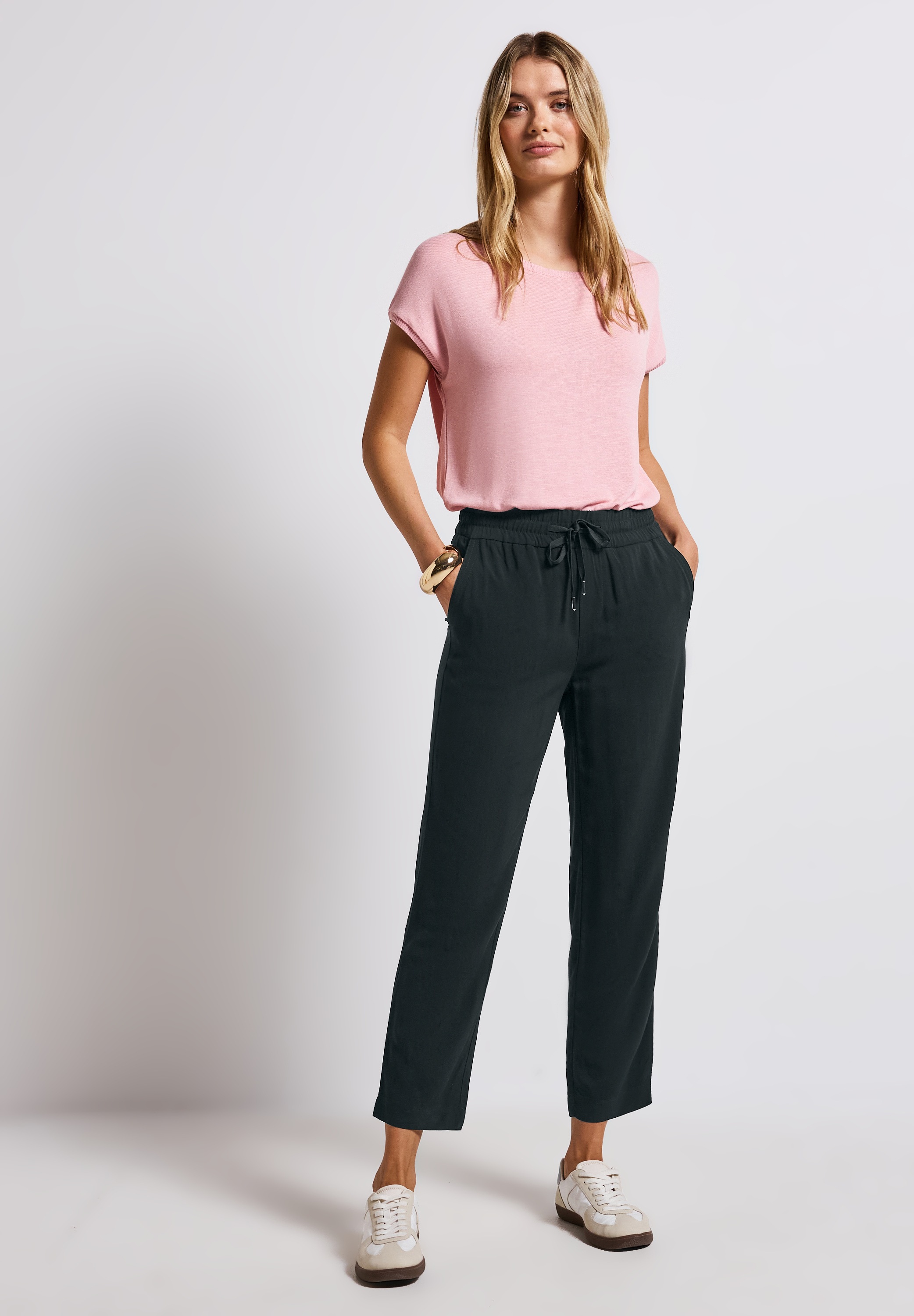 Stoffhose STREET ONE, Damen, Gr. 42, Länge 28, grün (pine grove grün), Stoff, 100% Viskose, unifarben, loose fit knöchelfrei, Hosen Stoffhose, mit seitlichen Einschubtaschen 3