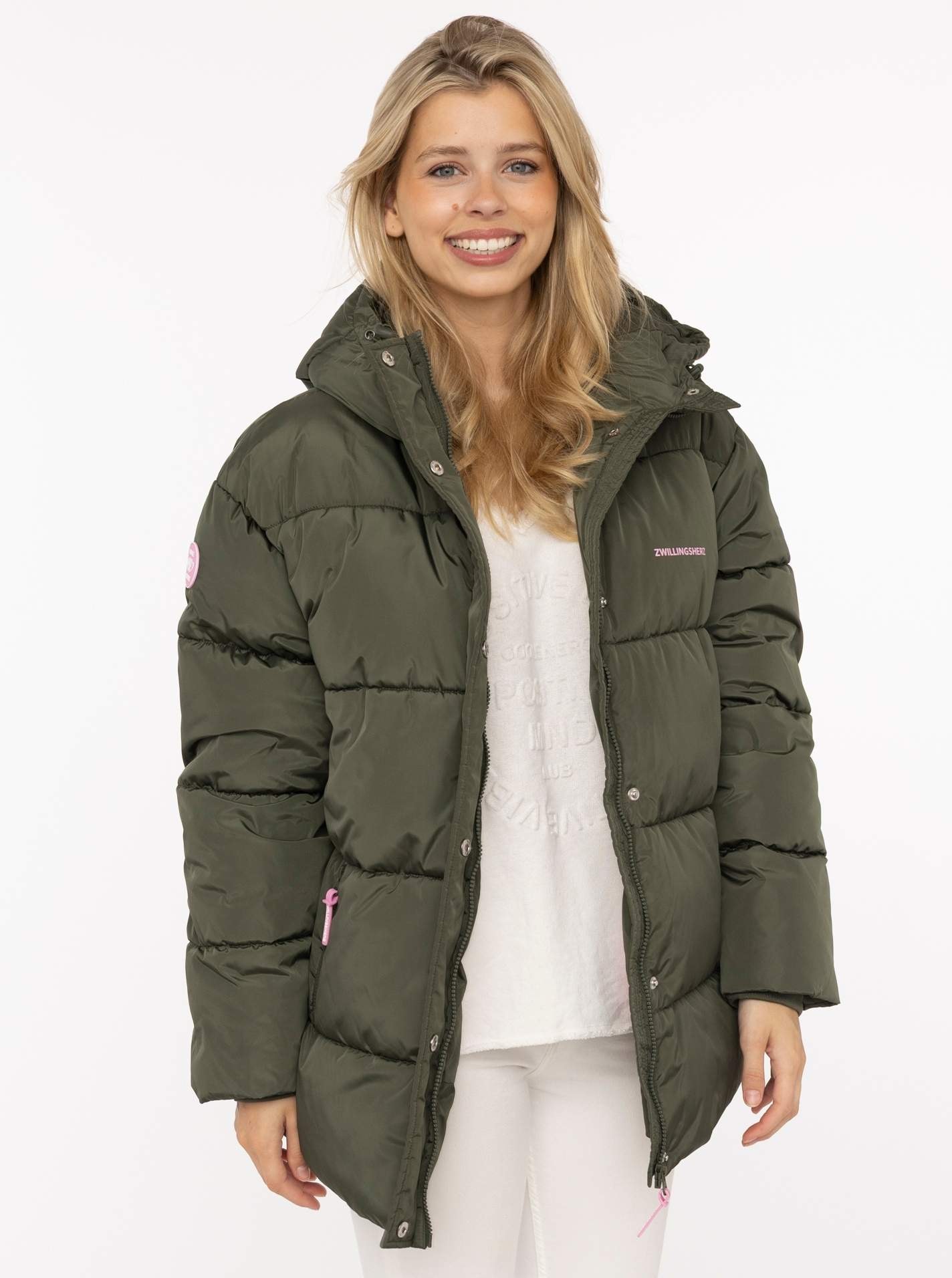 Zwillingsherz Steppjacke "„Love More“" Kapuze mit Tunnelzug, verdeckter Reißverschluss, dezente Details