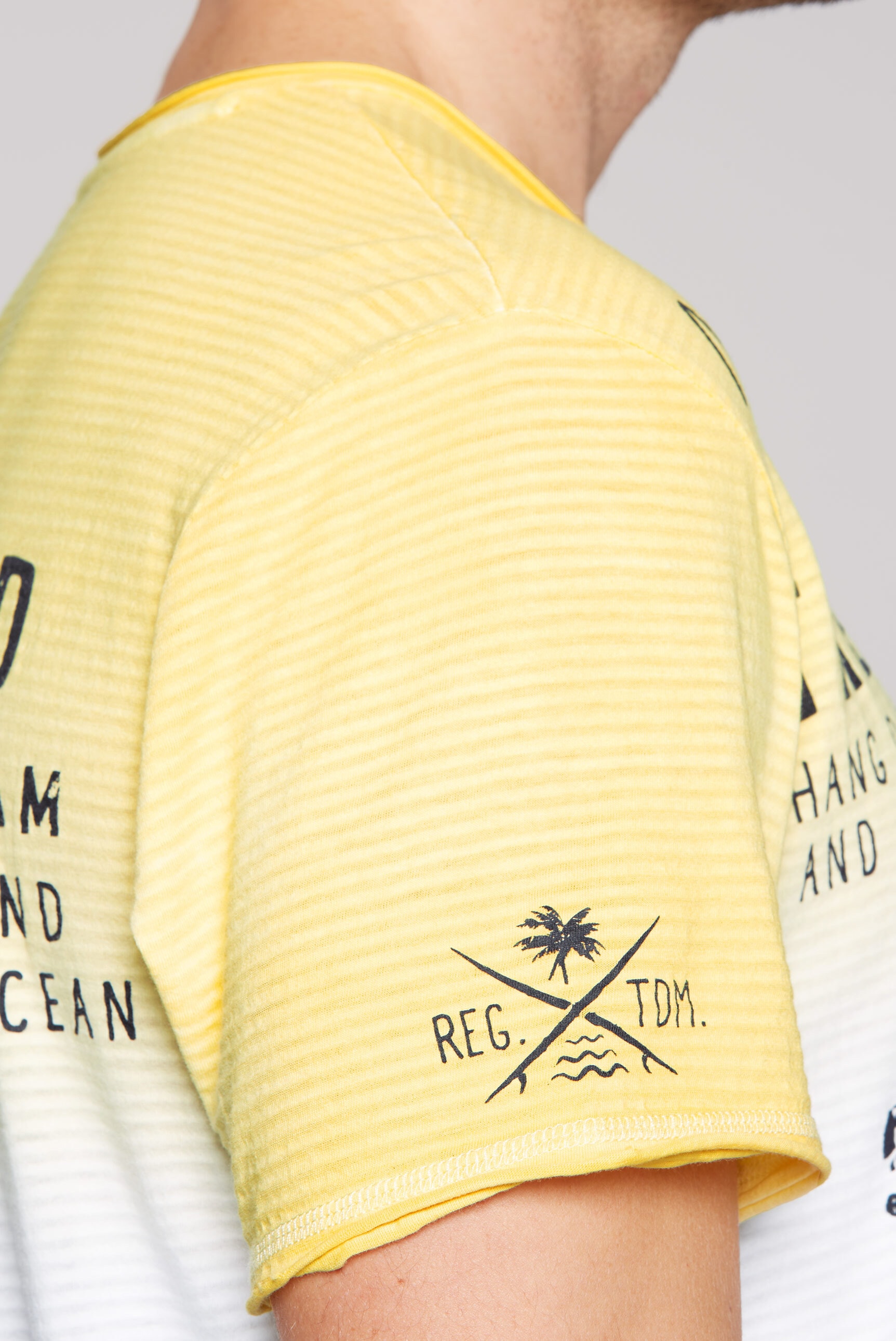 CAMP DAVID Rundhalsshirt, mit offenen Kanten