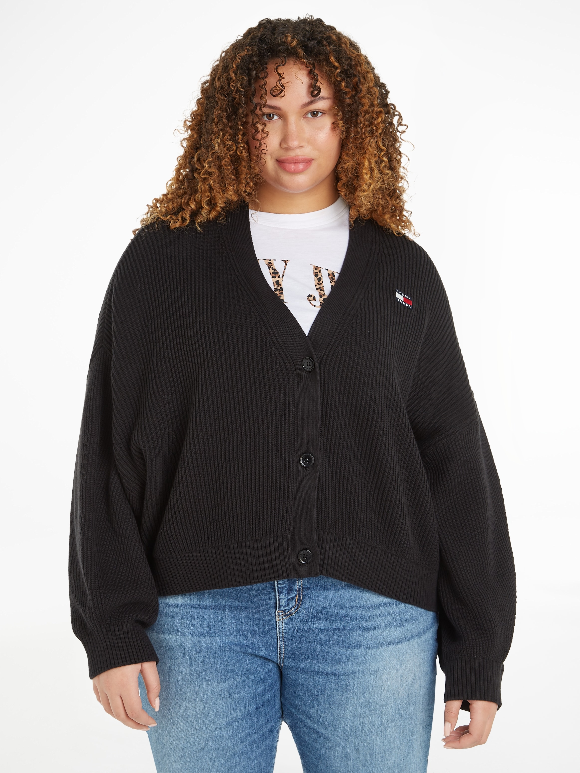 Tommy Jeans Curve Cardigan »TJW CRV ESSENTIAL BADGE CARDIGAN«, PLUS SIZE CURVE