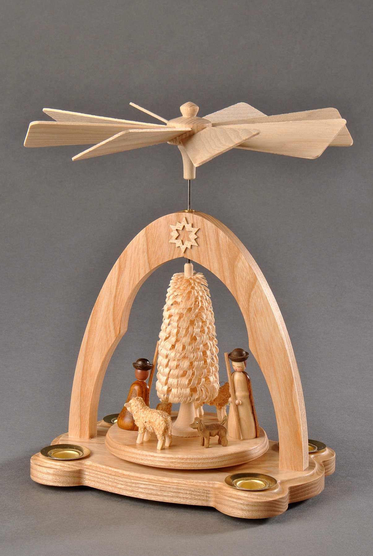 ALBIN PREISSLER Weihnachtspyramide "Schäfer mit Schafen und gedrechseltem Ringelbäumchen", 20cm, beige, Weihnachtspyramiden, Handwerkskunst aus dem