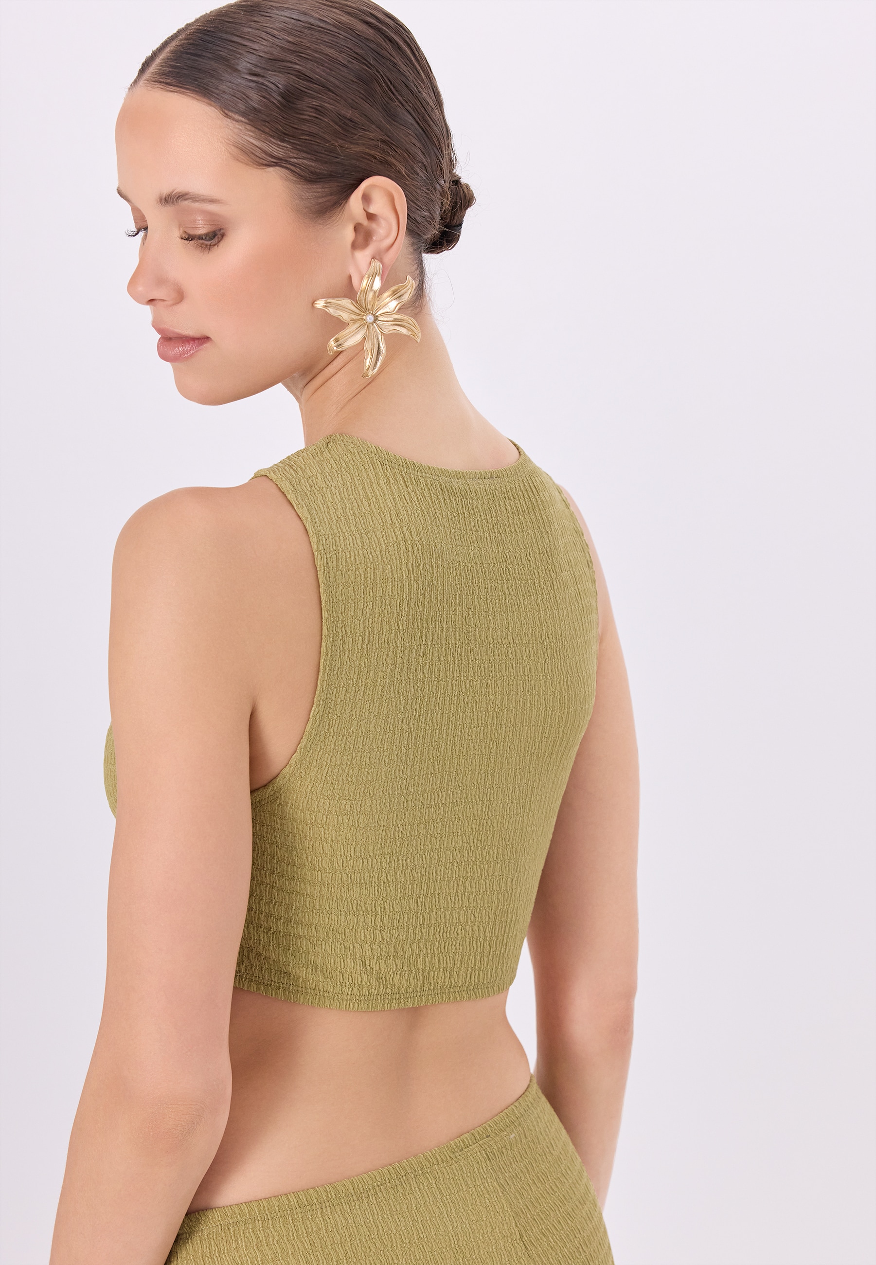 LSCN by LASCANA Crop-Top aus weicher Crinkleware mit Zieraccessoire