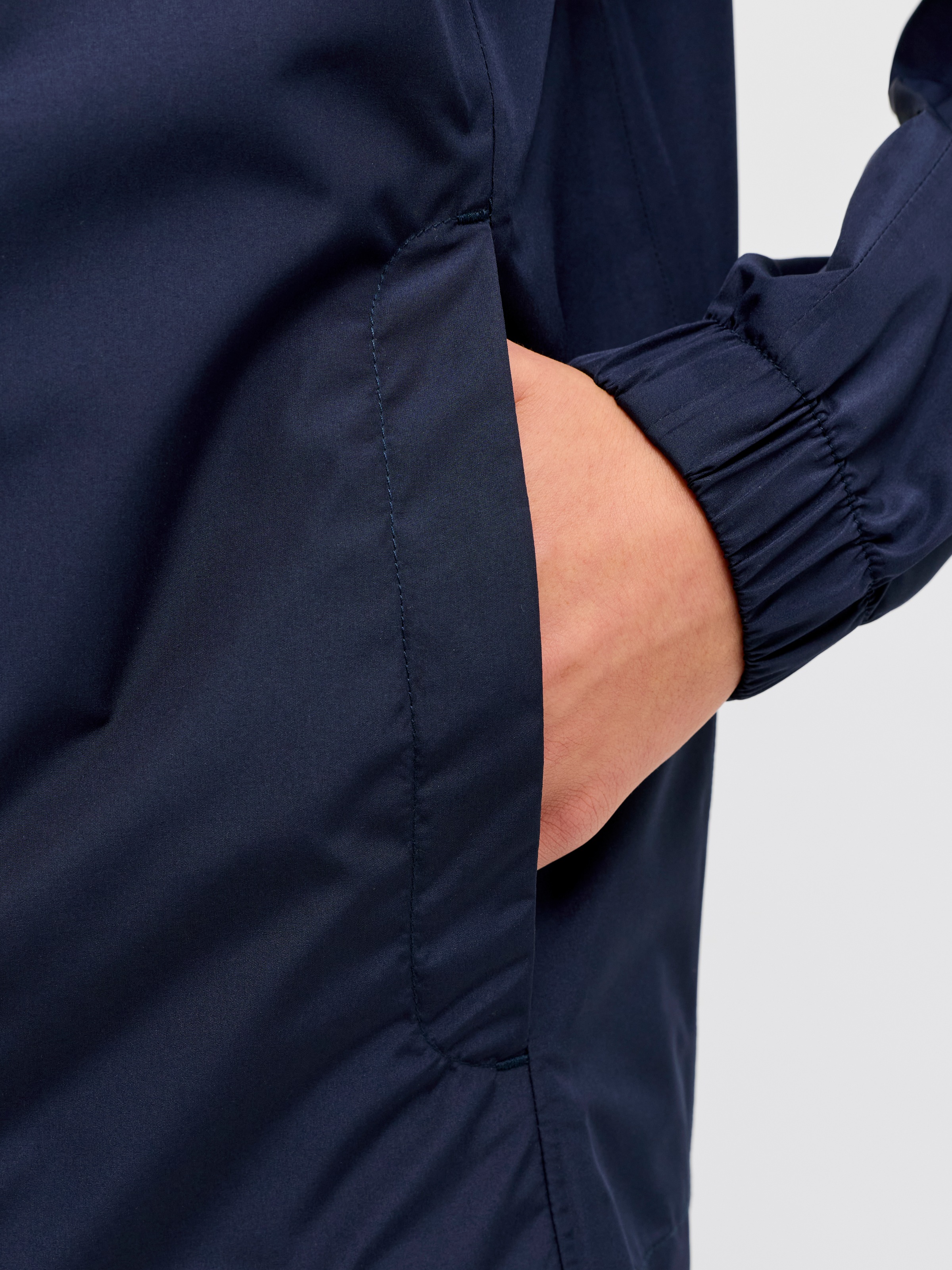 Thumbnail - Jack & Jones Junior Regenjacke "JJEFLYNN RAIN JACKET SN JNR" mit Kapuze