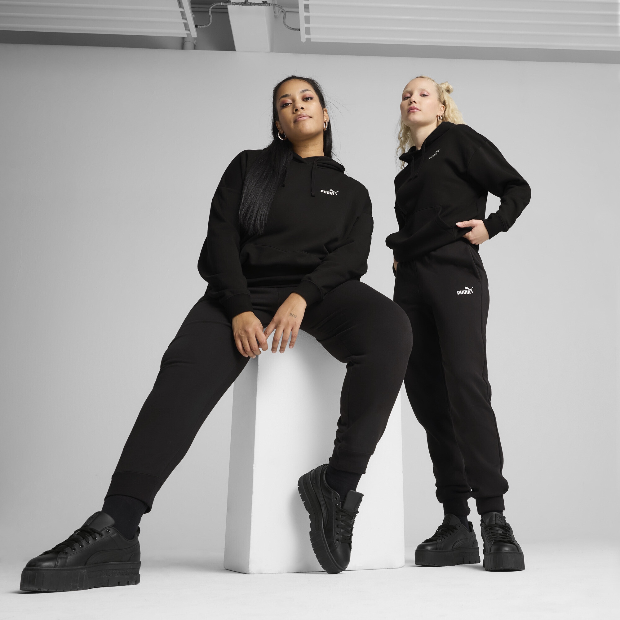 PUMA Sporthose »Essentials Small No. 1 Logo Jogginghose Damen«