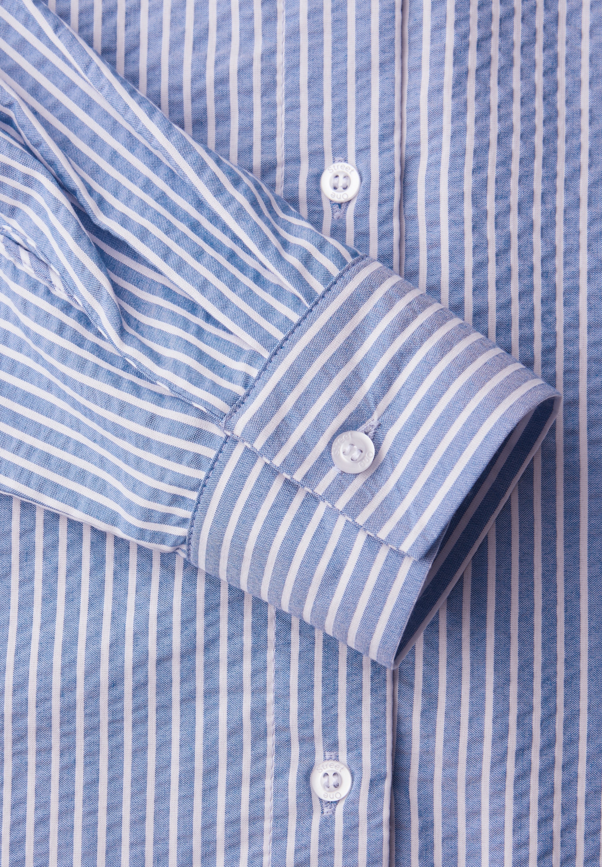 STREET ONE Langarmbluse aus Seersuckerqualität, bequem geschnitten