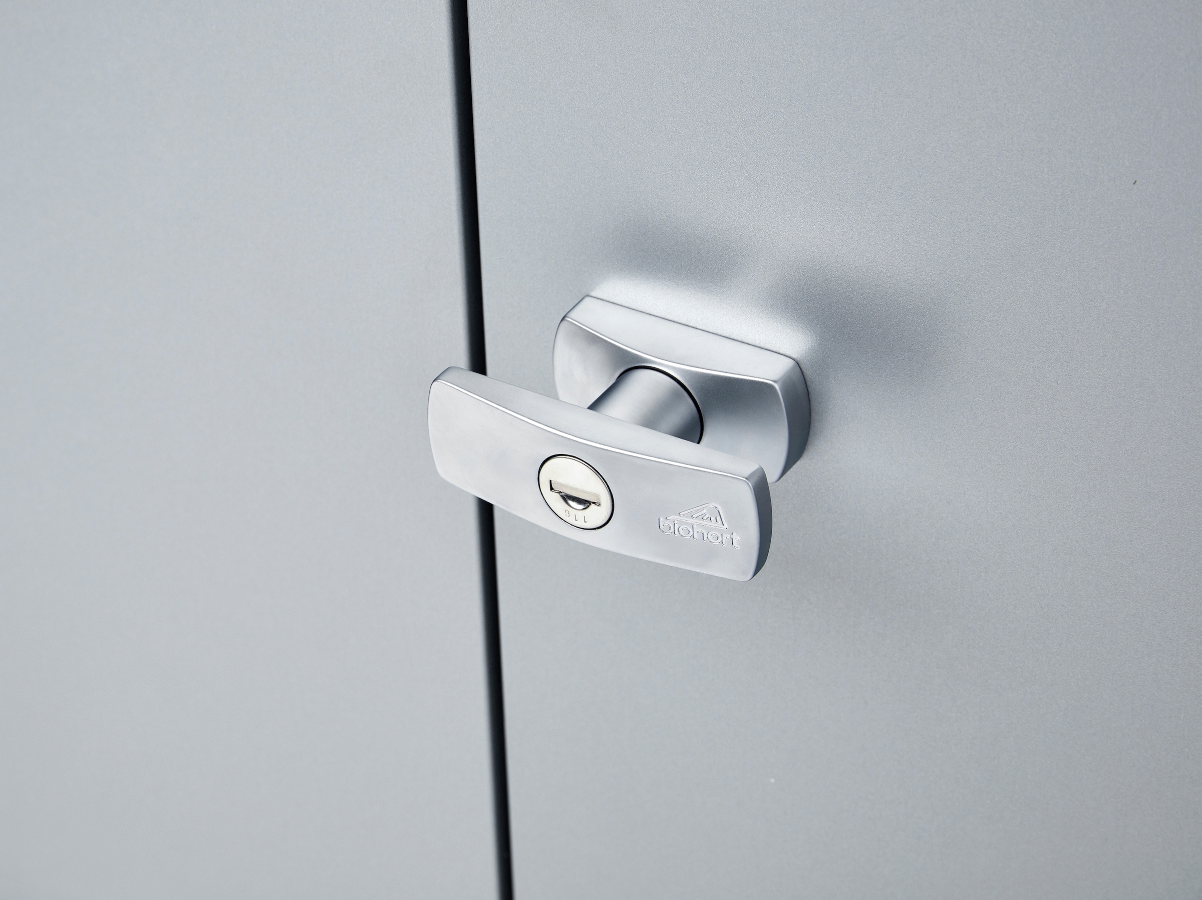 Biohort Mehrzweckschrank »Romeo Gr. L high, verschiedene Farben«, 132x87x181 cm, der ideale Terrassenschrank aus Metall