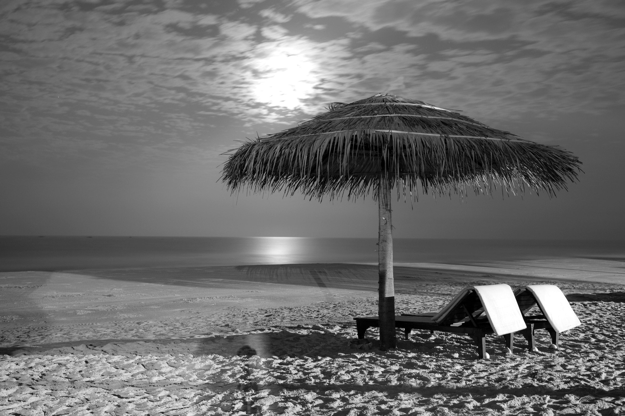Papermoon Fototapete "Strand Schwarz & Weiß"